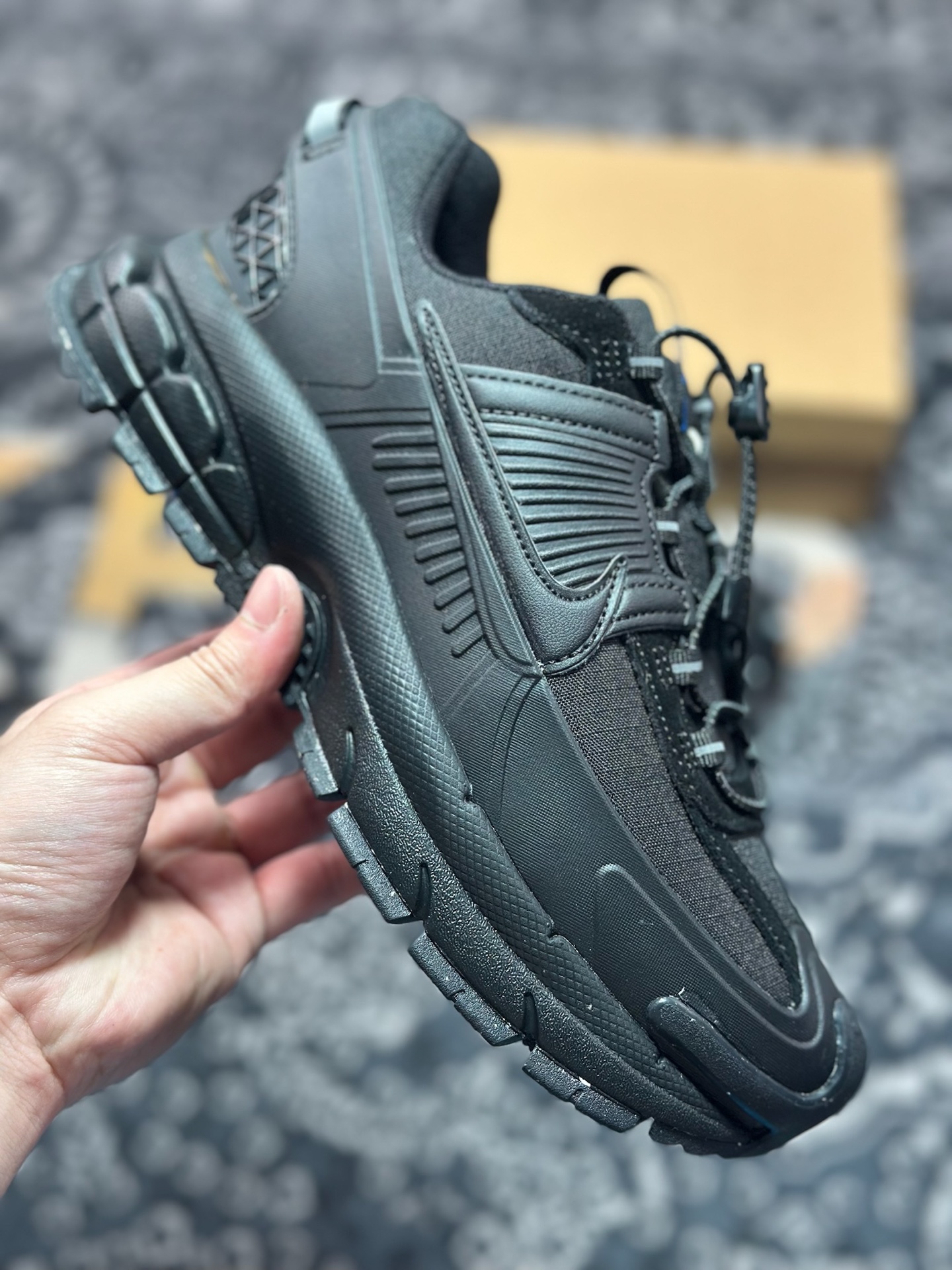 Nike Zoom Vomero 5 Roam佛莫罗5代徒步版系列经典复古增高厚底休闲运动慢跑鞋“全黑”FV2295-002