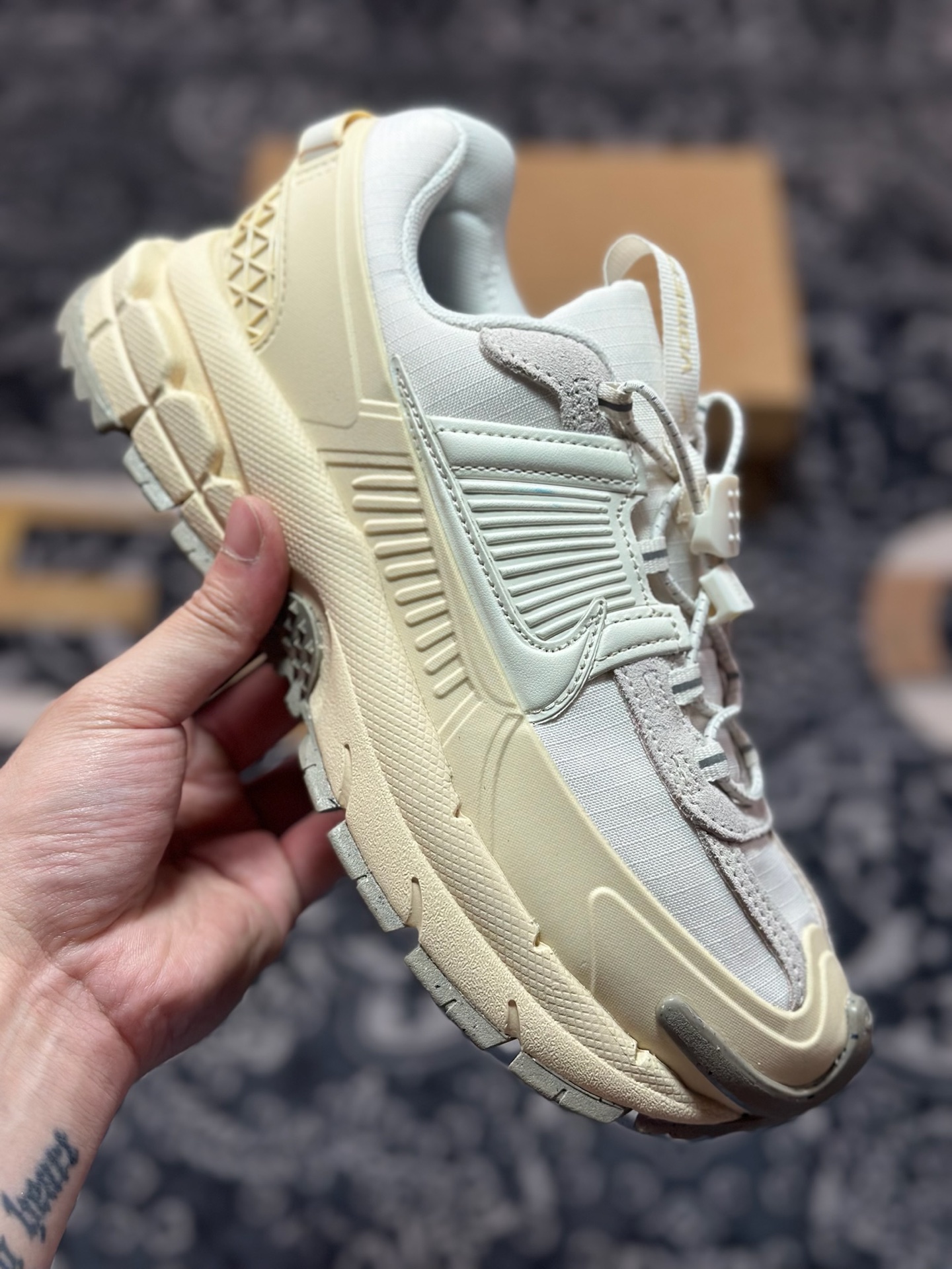 Nike Zoom Vomero 5 Roam佛莫罗5代徒步版系列经典复古增高厚底休闲运动慢跑鞋“杏白”FV2295-101 Nike Zoom Vomero 5 Roam佛莫罗5代徒步版系列经典复古增高厚底休闲运动慢跑鞋“杏白”FV2295-101