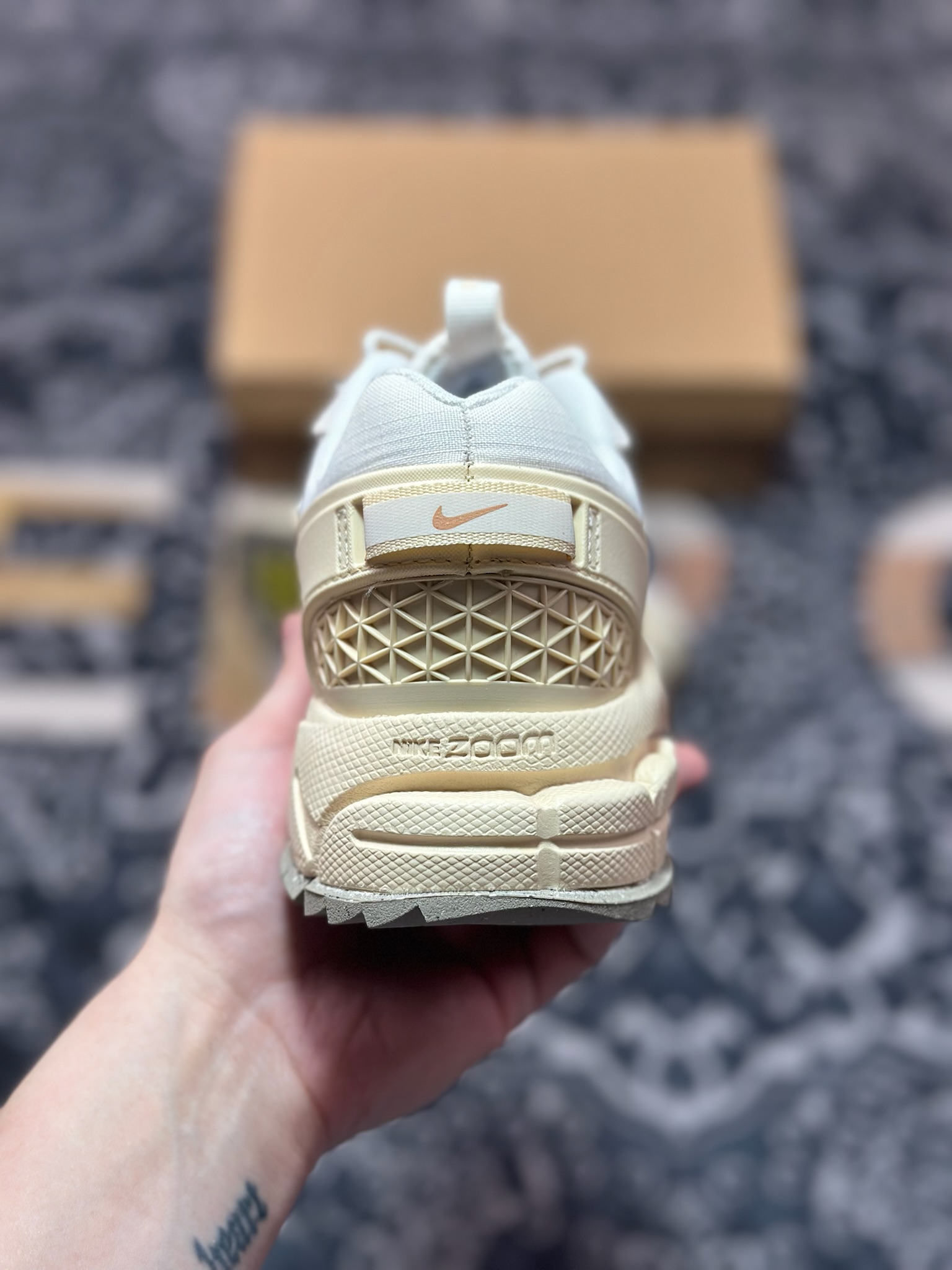 Nike Zoom Vomero 5 Roam佛莫罗5代徒步版系列经典复古增高厚底休闲运动慢跑鞋“杏白”FV2295-101 Nike Zoom Vomero 5 Roam佛莫罗5代徒步版系列经典复古增高厚底休闲运动慢跑鞋“杏白”FV2295-101