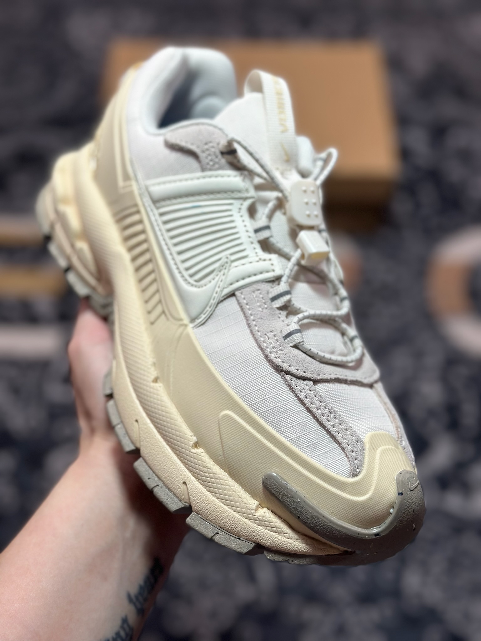 Nike Zoom Vomero 5 Roam佛莫罗5代徒步版系列经典复古增高厚底休闲运动慢跑鞋“杏白”FV2295-101 Nike Zoom Vomero 5 Roam佛莫罗5代徒步版系列经典复古增高厚底休闲运动慢跑鞋“杏白”FV2295-101