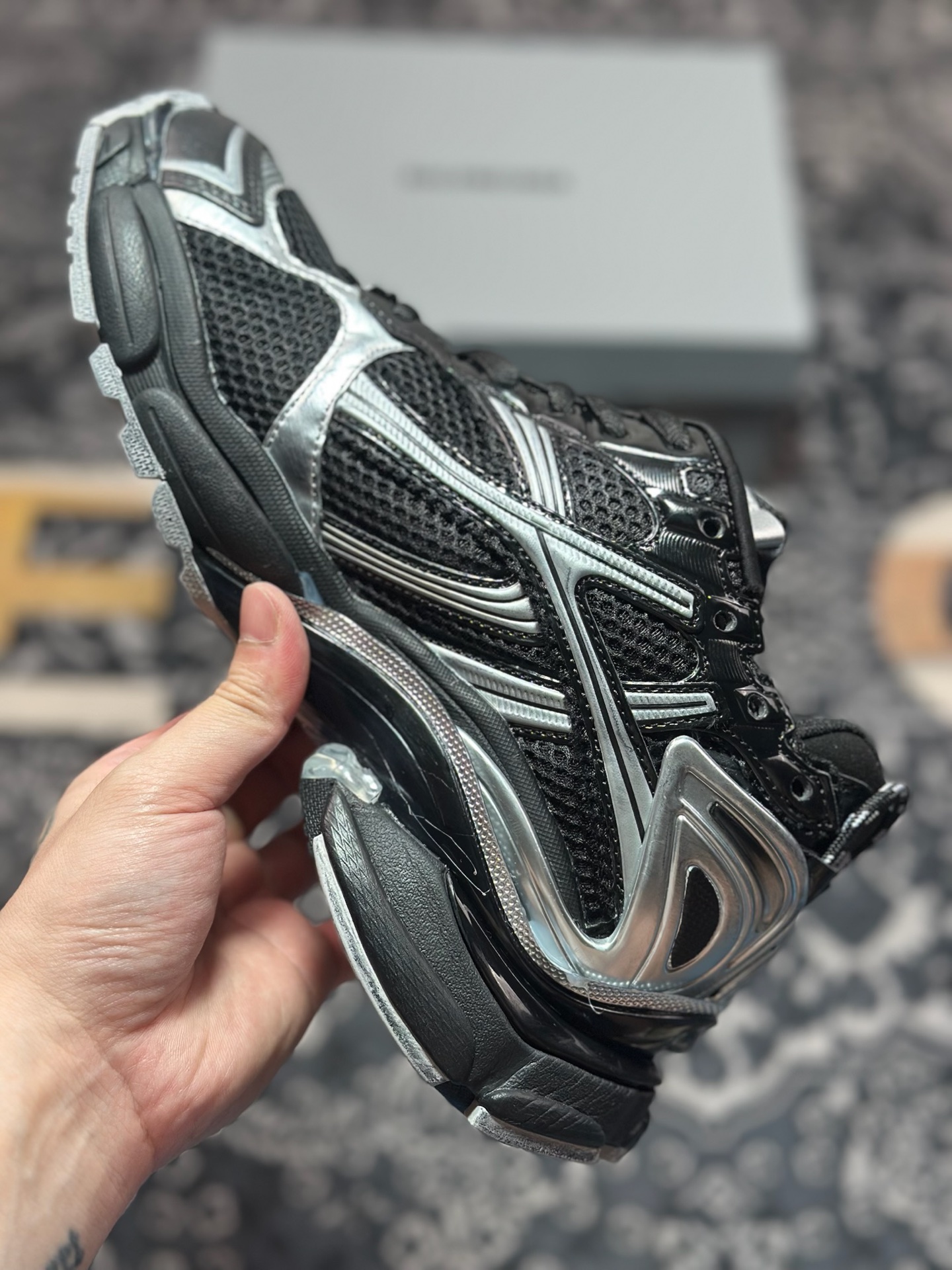 巴黎世家BALENCIAGA Runner Sneaker 2.0慢跑系列低帮复古野跑潮流姥爹风慢跑鞋“2.0解构破坏黑银”772767 W3RMU 1100 巴黎世家BALENCIAGA Runner Sneaker 2.0慢跑系列低帮复古野跑潮流姥爹风慢跑鞋“2.0解构破坏黑银”772767 W3RMU 1100