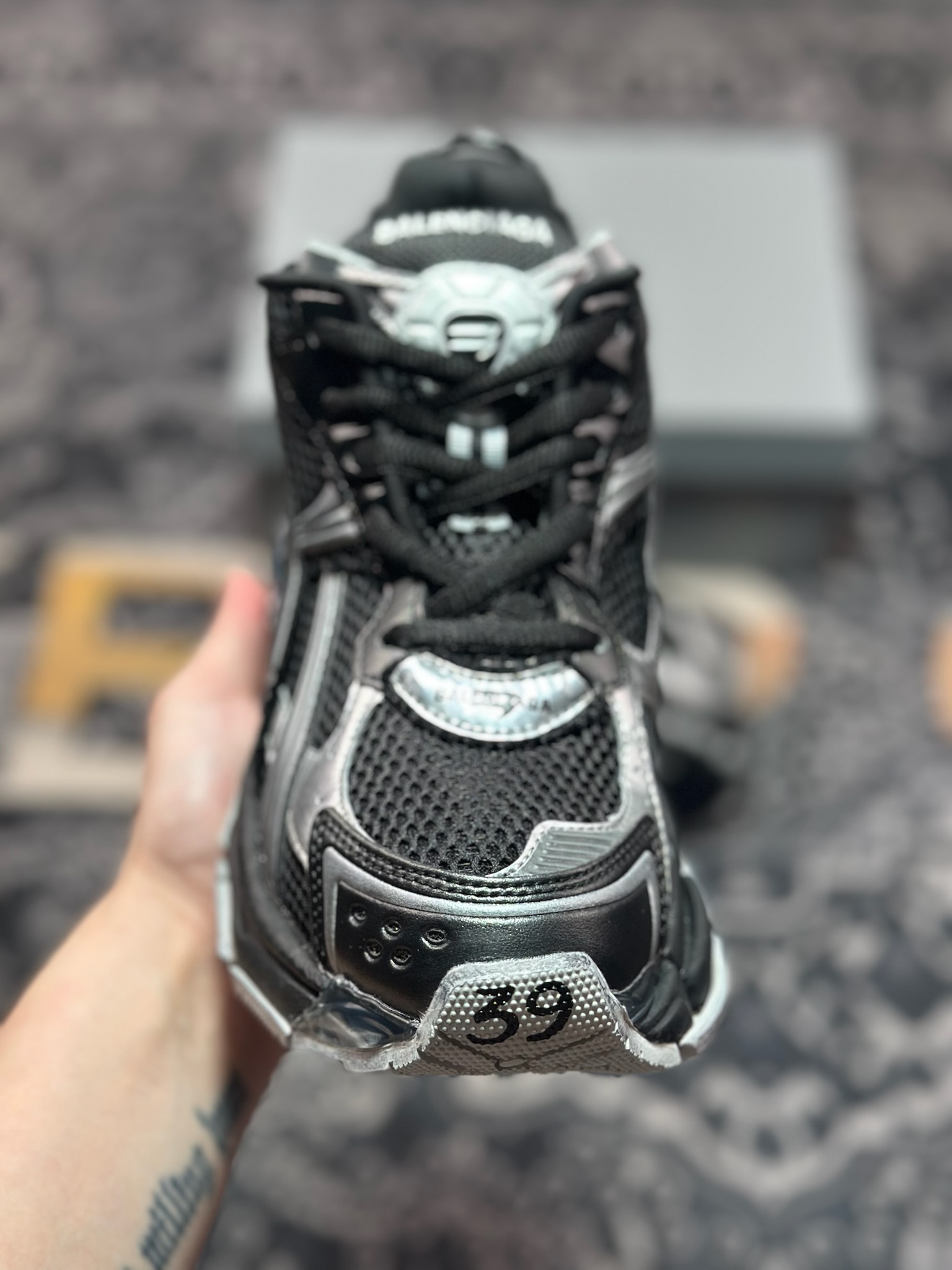 巴黎世家BALENCIAGA Runner Sneaker 2.0慢跑系列低帮复古野跑潮流姥爹风慢跑鞋“2.0解构破坏黑银”772767 W3RMU 1100 巴黎世家BALENCIAGA Runner Sneaker 2.0慢跑系列低帮复古野跑潮流姥爹风慢跑鞋“2.0解构破坏黑银”772767 W3RMU 1100