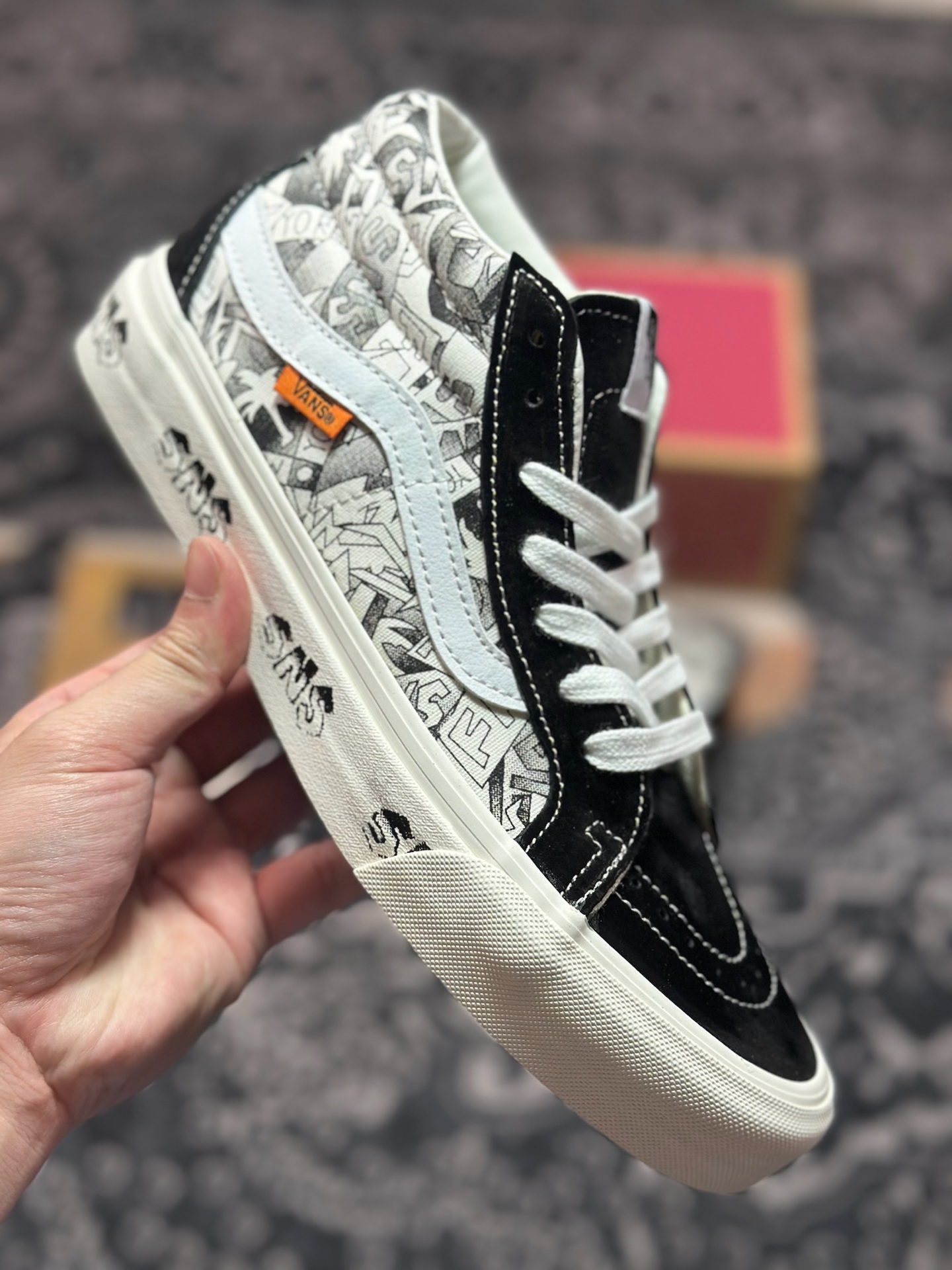 Vans Sk8-Mid SNS 黑白涂鸦中帮 以当地 Venice 沙滩为主题