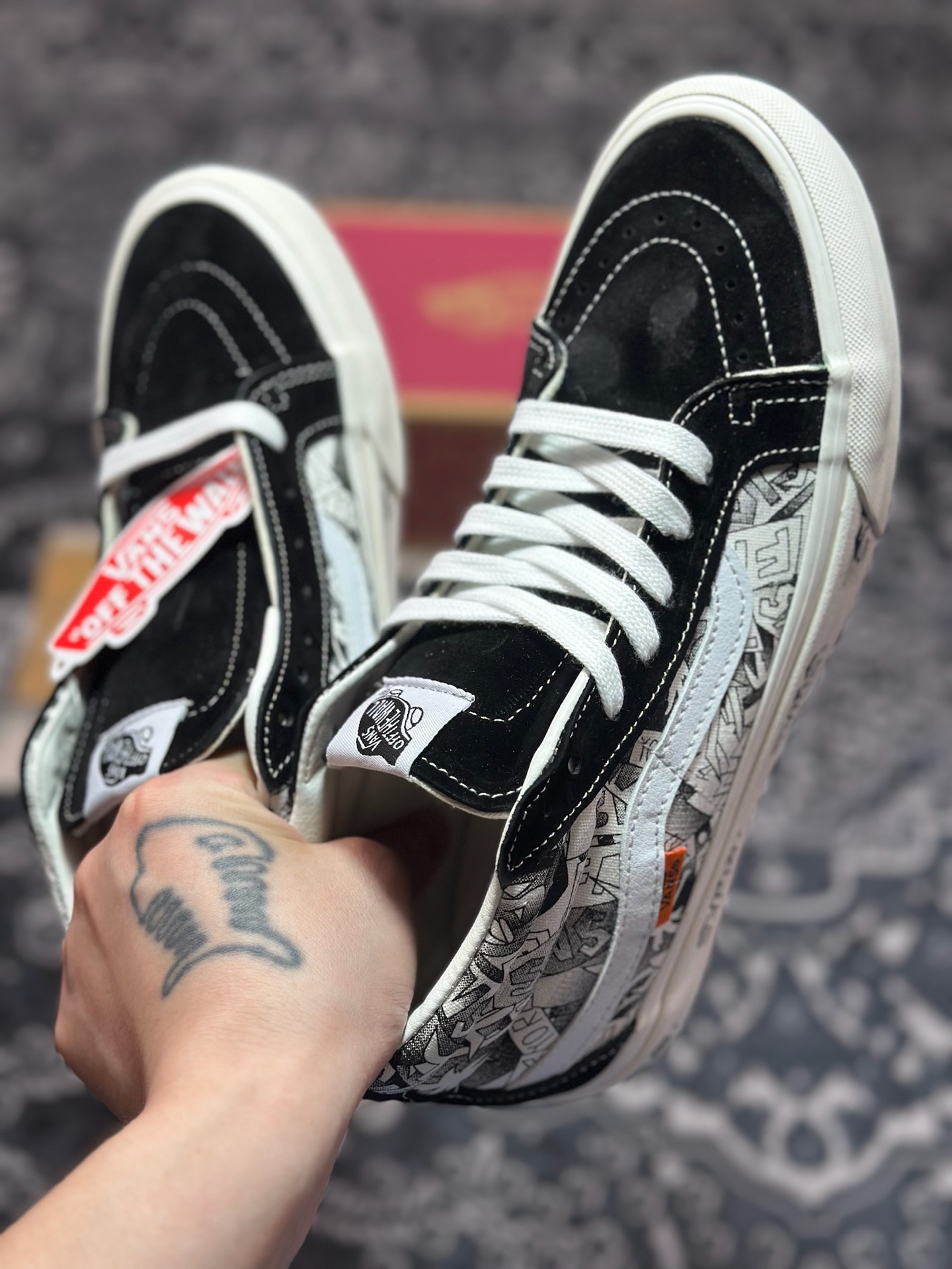 Vans Sk8-Mid SNS 黑白涂鸦中帮 以当地 Venice 沙滩为主题