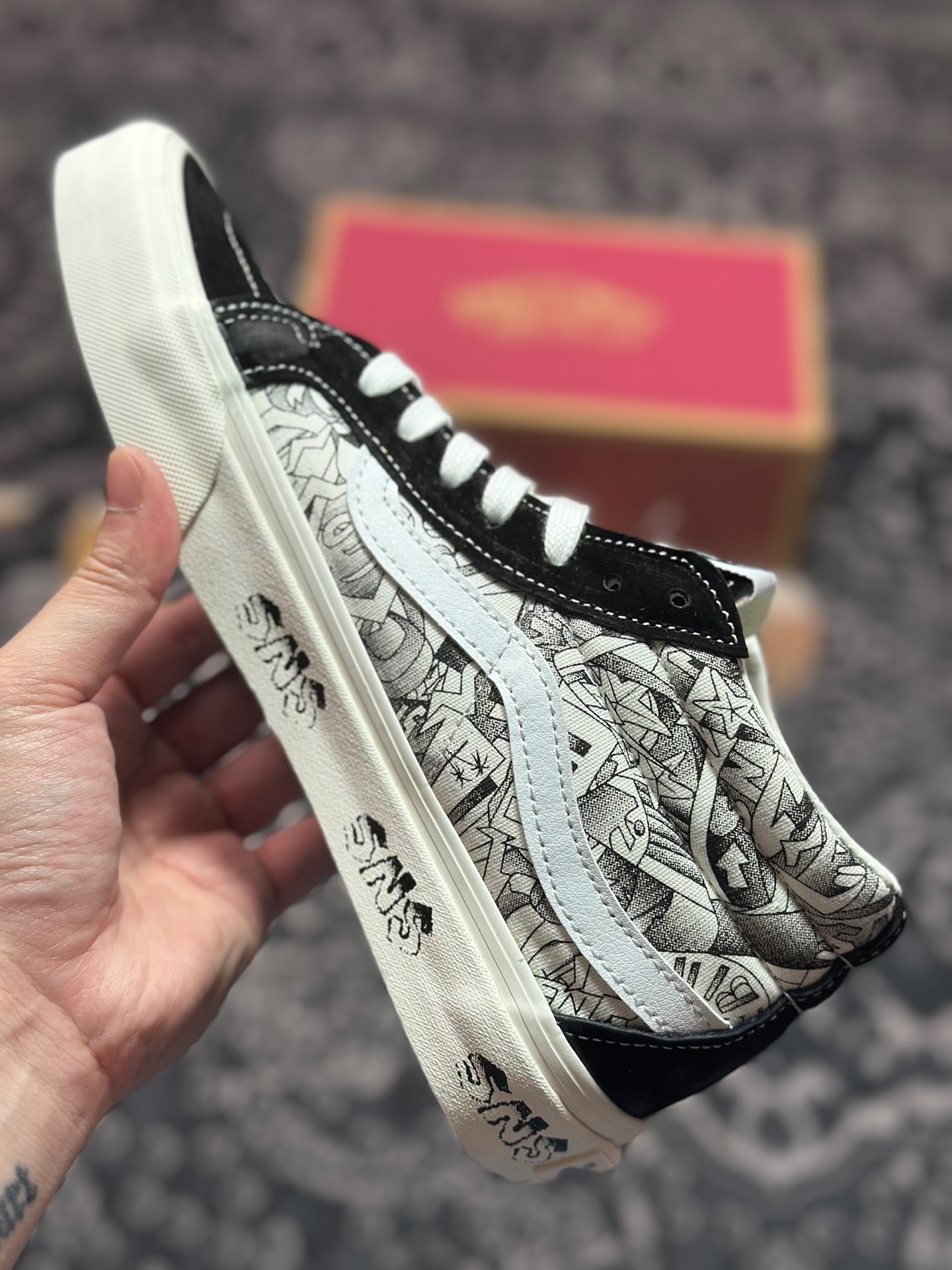 Vans Sk8-Mid SNS 黑白涂鸦中帮 以当地 Venice 沙滩为主题