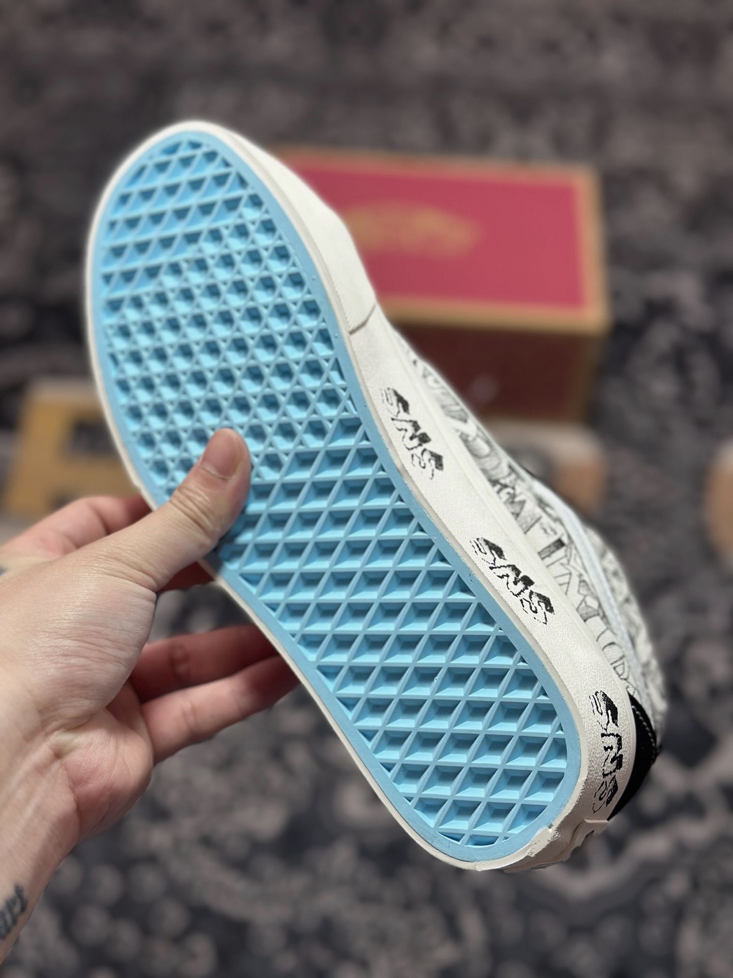 Vans Sk8-Mid SNS 黑白涂鸦中帮 以当地 Venice 沙滩为主题