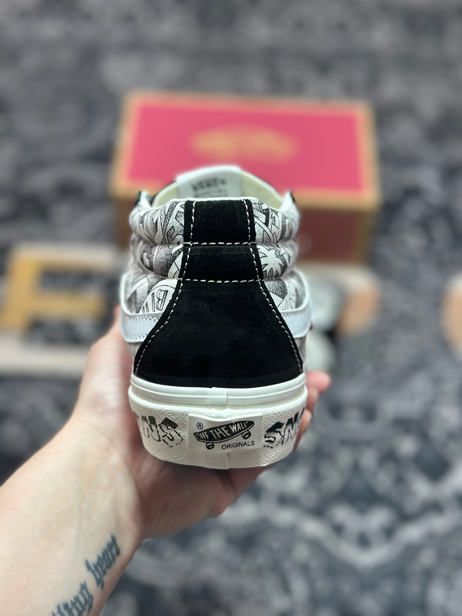 Vans Sk8-Mid SNS 黑白涂鸦中帮 以当地 Venice 沙滩为主题