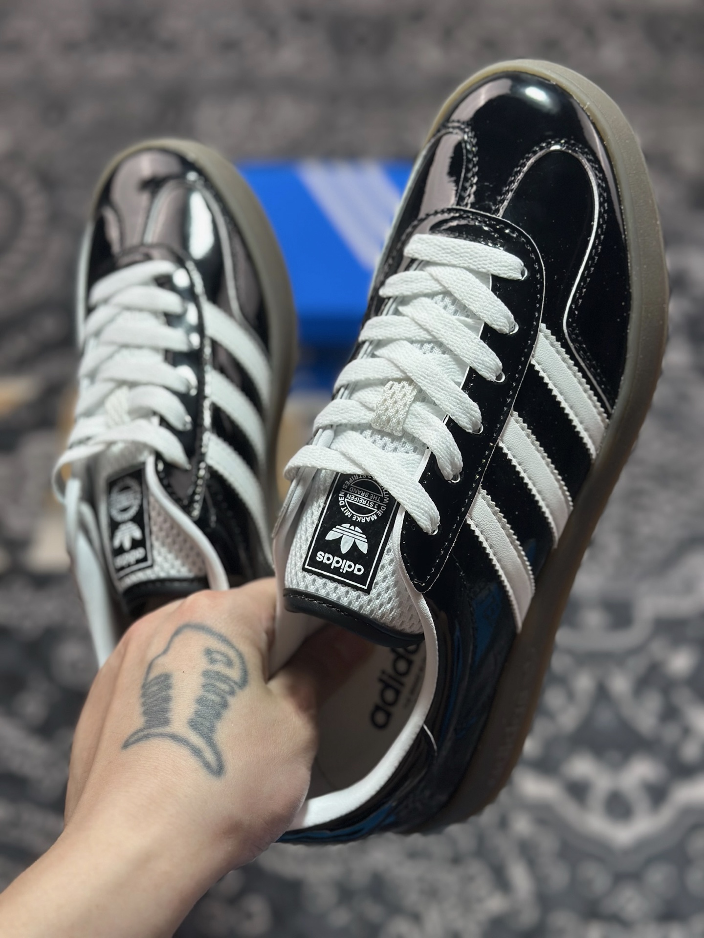 0 原装级别 AD Originals Gazelle Indoor 漆皮黑白 三叶草复古休闲运动板鞋  JQ8124