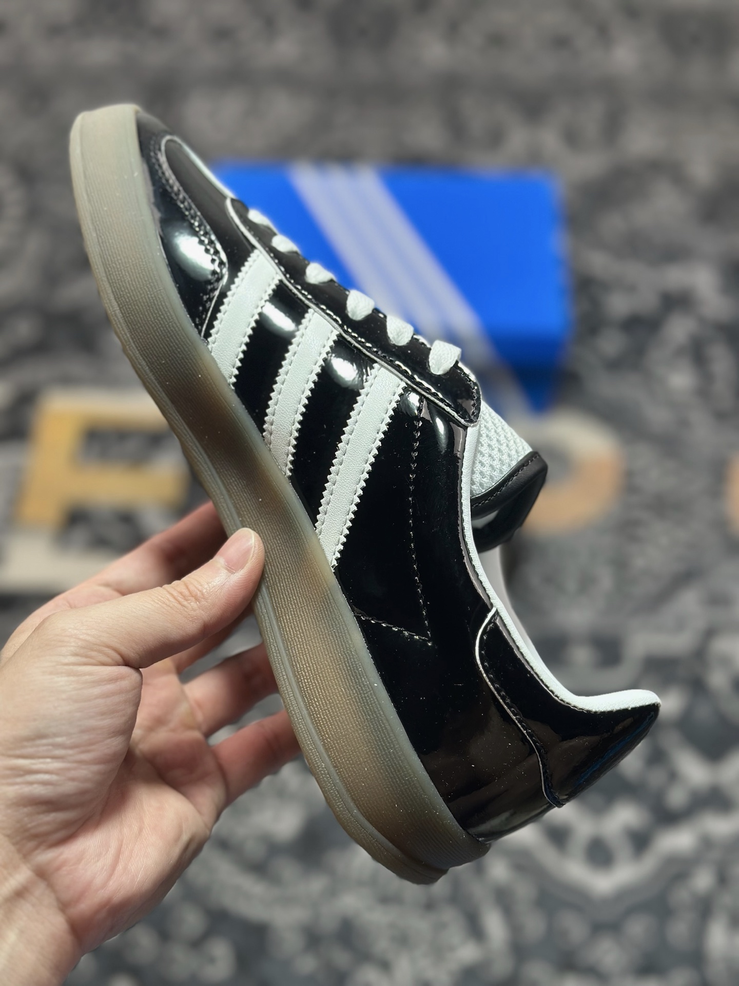 0 原装级别 AD Originals Gazelle Indoor 漆皮黑白 三叶草复古休闲运动板鞋  JQ8124