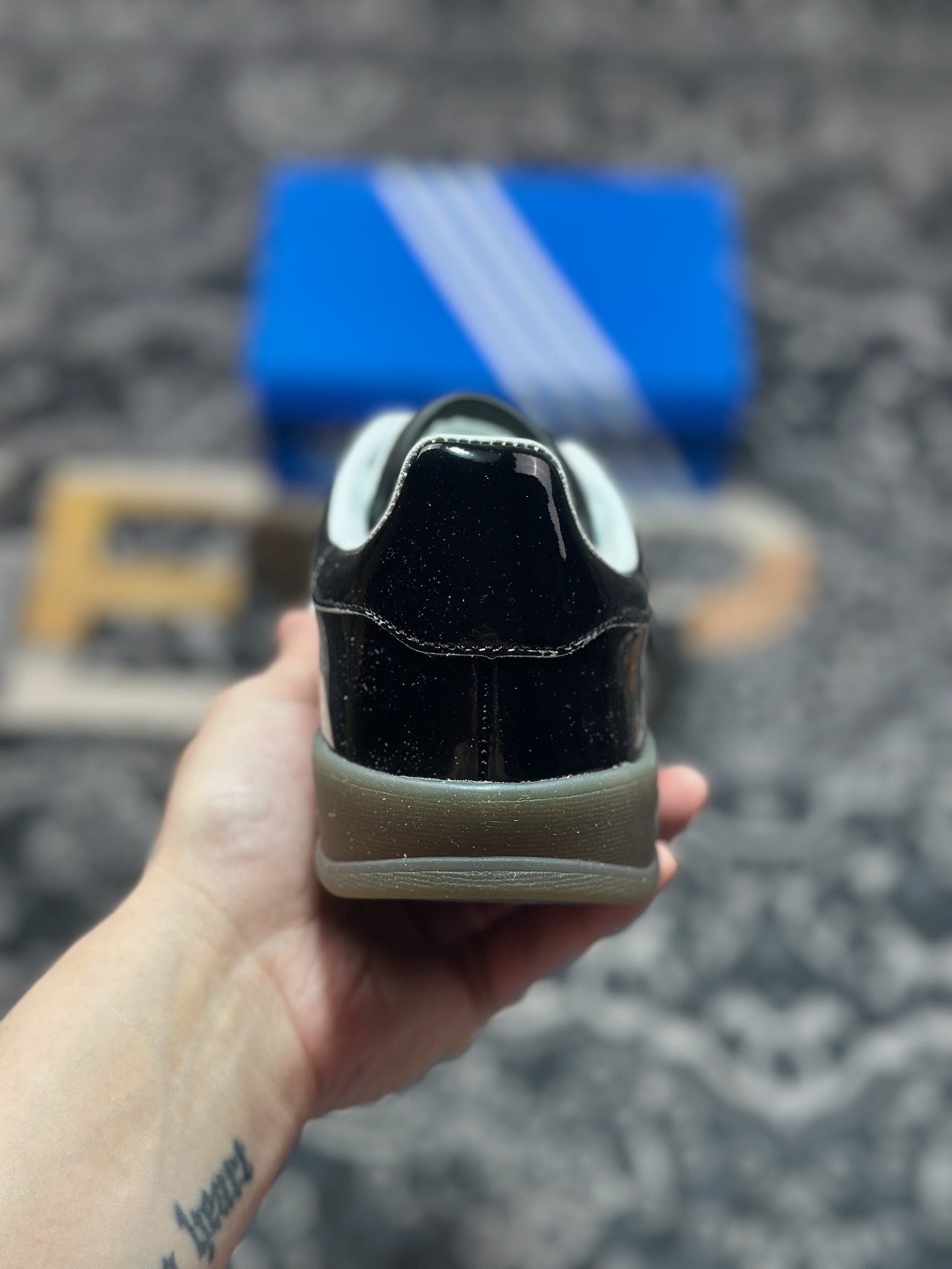 0 原装级别 AD Originals Gazelle Indoor 漆皮黑白 三叶草复古休闲运动板鞋  JQ8124