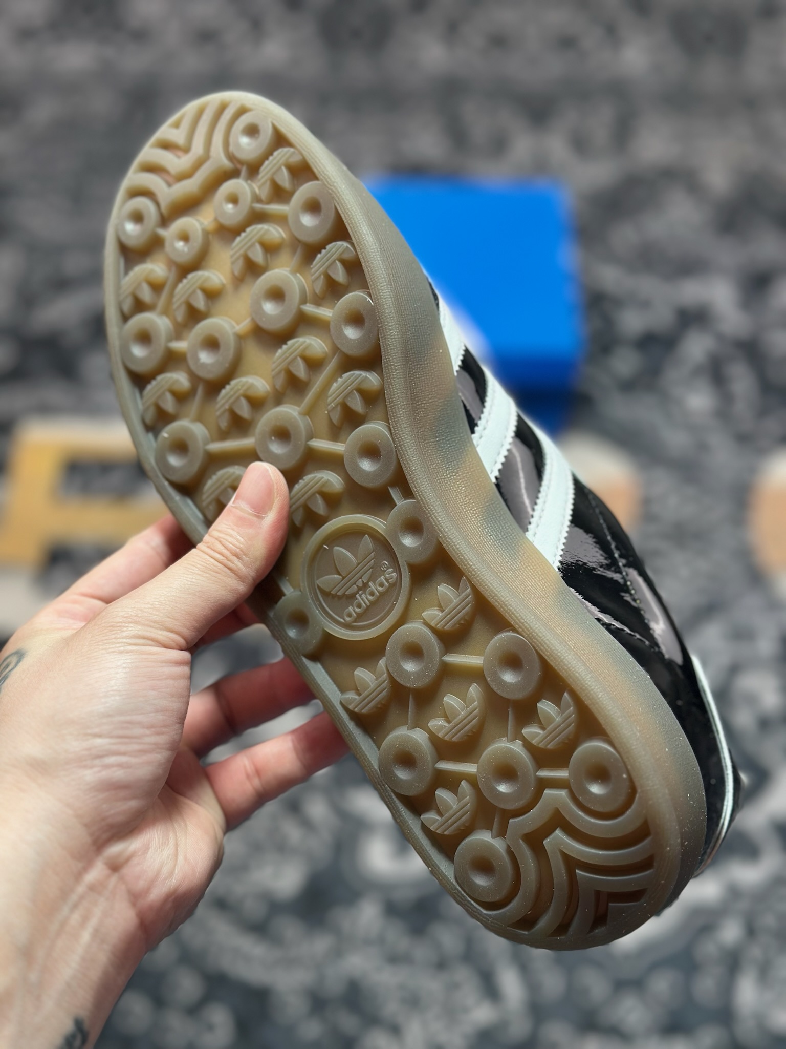 0 原装级别 AD Originals Gazelle Indoor 漆皮黑白 三叶草复古休闲运动板鞋  JQ8124