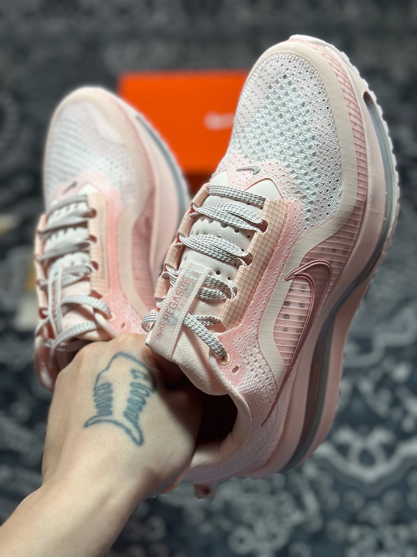 0 原装级别 NIKE PEGASUS PREMIUM耐克飞马公路跑步鞋  HQ2593-601