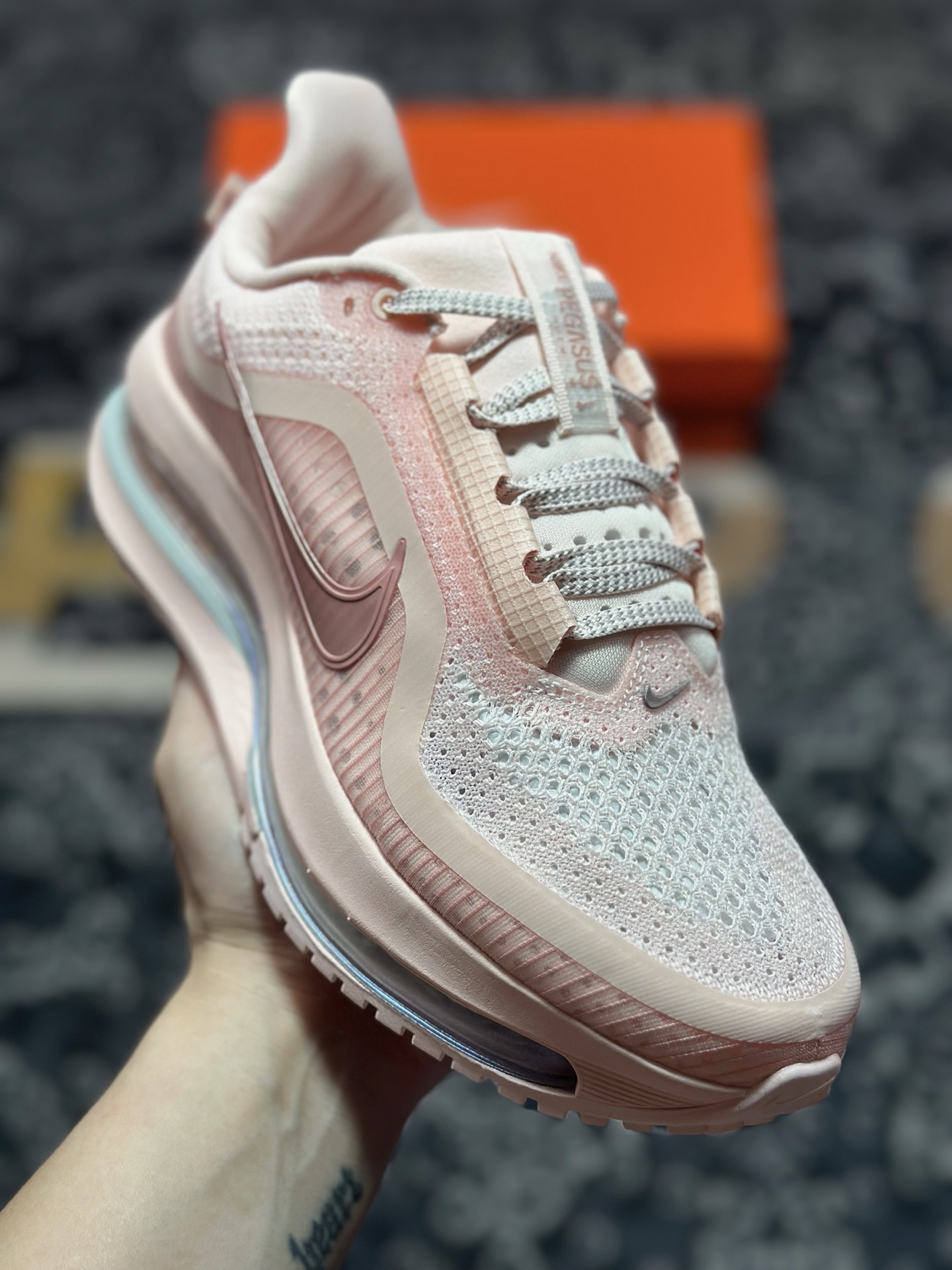 0 原装级别 NIKE PEGASUS PREMIUM耐克飞马公路跑步鞋  HQ2593-601