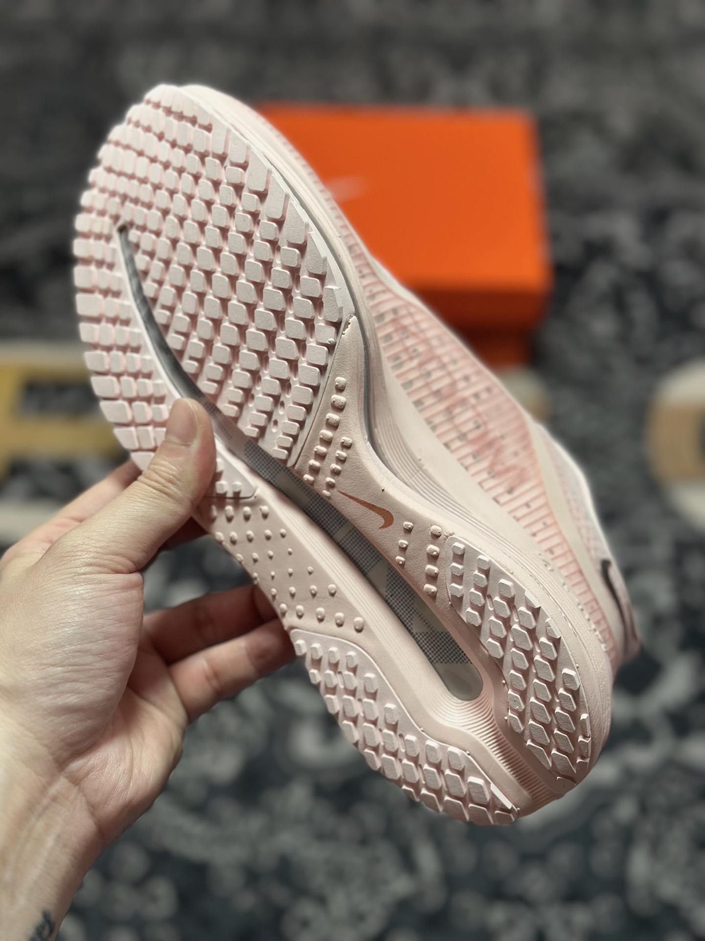 0 原装级别 NIKE PEGASUS PREMIUM耐克飞马公路跑步鞋  HQ2593-601