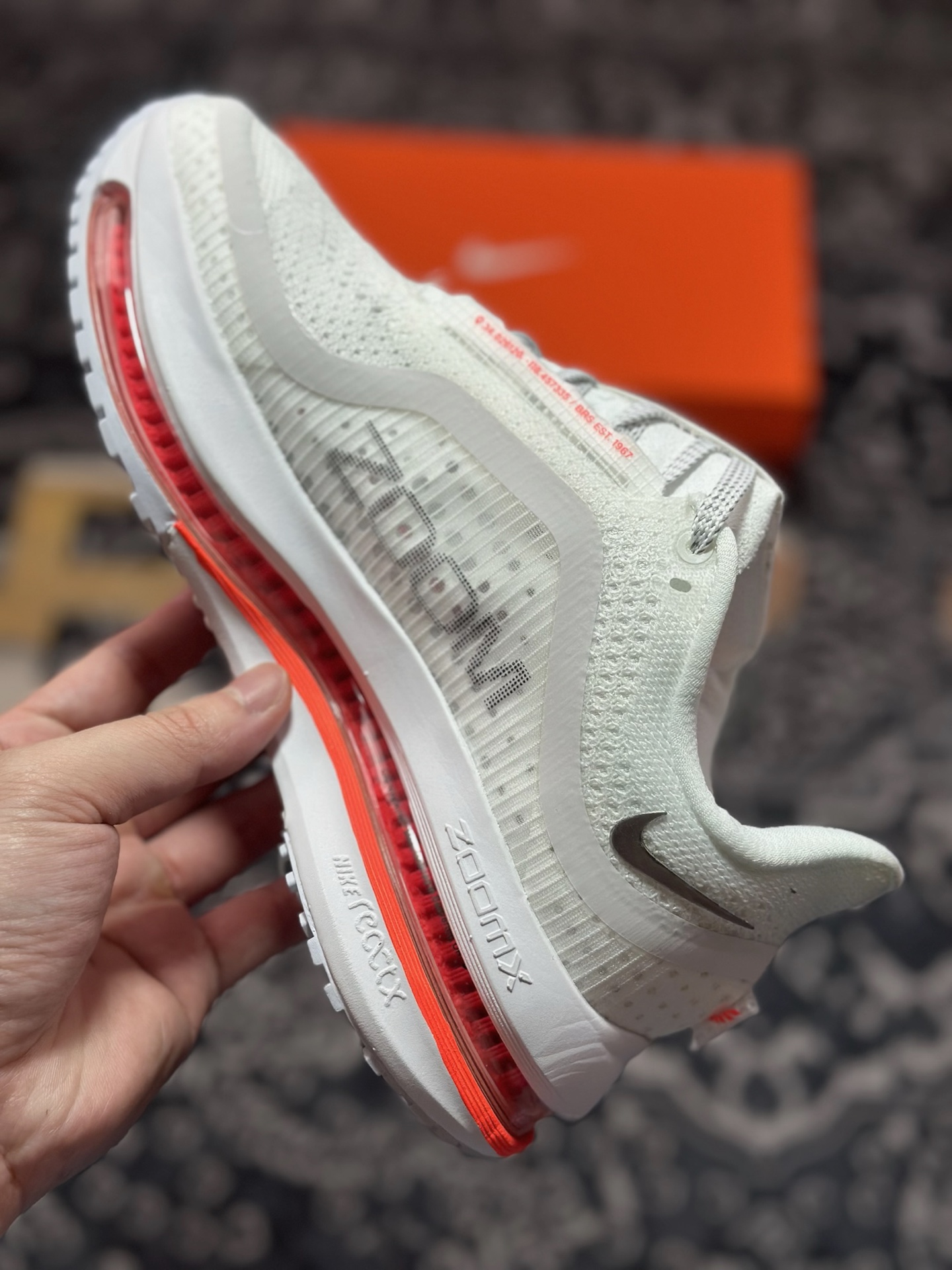 0 原装级别 NIKE PEGASUS PREMIUM耐克飞马公路跑步鞋  HQ2592-101