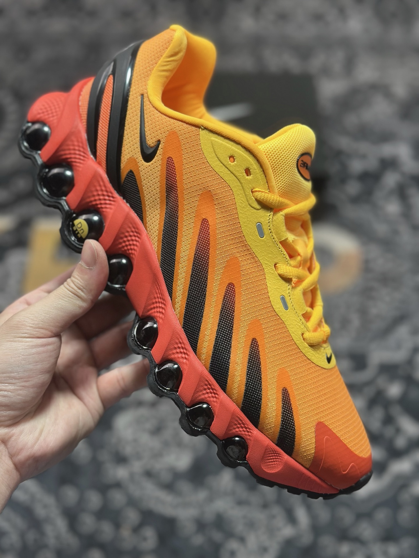 原装级别 Nk Air Max Dn8 耐克运动舒适减震气垫跑步鞋 HF5509-002