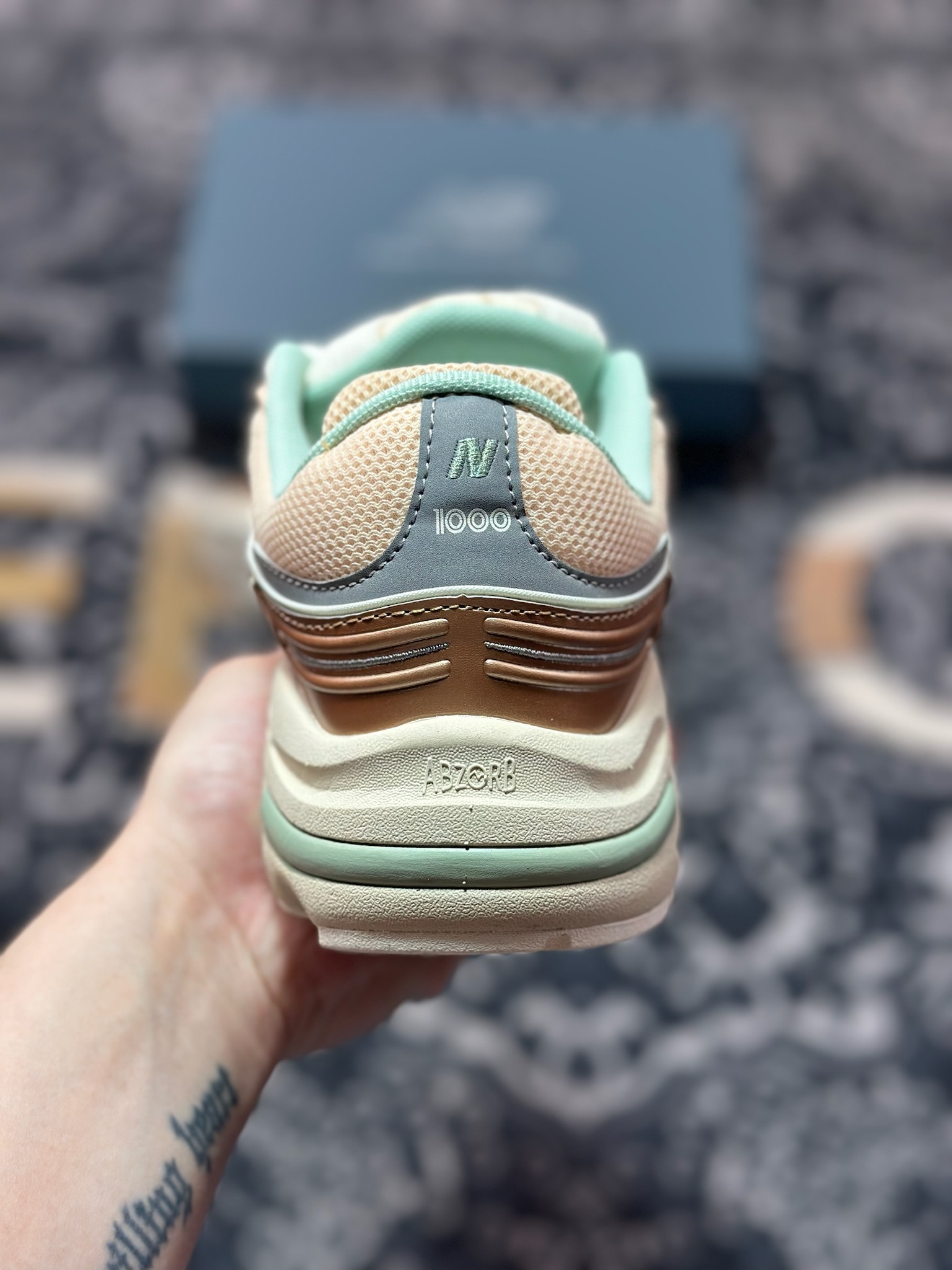 原装级别 New Balance 新百伦 M1000DG 复古休闲跑步鞋-High Quatity Cheap Brand wholesale wholesaler seller Clothes Bags handbags Sneakers Top Fashion Clothing Shoes from China Factory Chinese suppliers best Quality Beautiful Price 原装级别 New Balance 新百伦 M1000DG 复古休闲跑步鞋