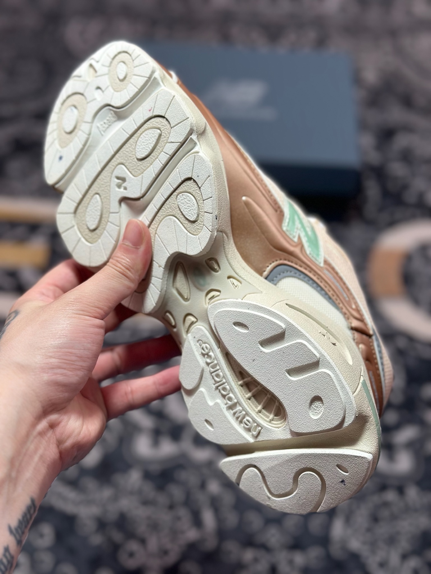 原装级别 New Balance 新百伦 M1000DG 复古休闲跑步鞋-High Quatity Cheap Brand wholesale wholesaler seller Clothes Bags handbags Sneakers Top Fashion Clothing Shoes from China Factory Chinese suppliers best Quality Beautiful Price 原装级别 New Balance 新百伦 M1000DG 复古休闲跑步鞋