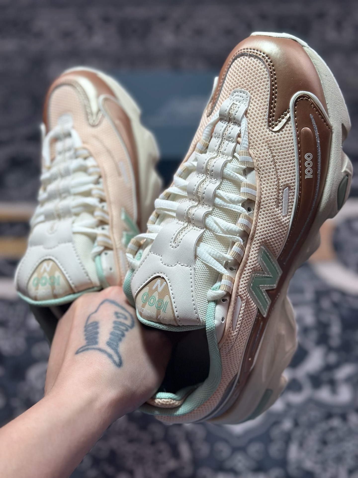 原装级别 New Balance 新百伦 M1000DG 复古休闲跑步鞋-High Quatity Cheap Brand wholesale wholesaler seller Clothes Bags handbags Sneakers Top Fashion Clothing Shoes from China Factory Chinese suppliers best Quality Beautiful Price 原装级别 New Balance 新百伦 M1000DG 复古休闲跑步鞋