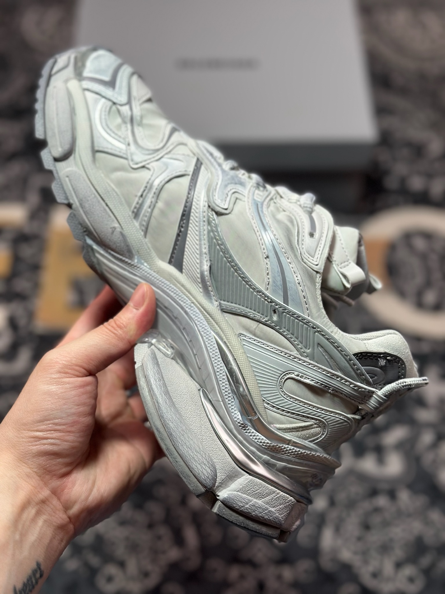 巴黎世家BALENCIAGA Runner Sneaker 3.0慢跑系列低帮复古慢跑鞋“解构拼色深灰银做旧3.0”779066 WRNNY 1180-High Quatity Cheap Brand wholesale wholesaler seller Clothes Bags handbags Sneakers Top Fashion Clothing Shoes from China Factory Chinese suppliers best Quality Beautiful Price 巴黎世家BALENCIAGA Runner Sneaker 3.0慢跑系列低帮复古慢跑鞋“解构拼色深灰银做旧3.0”779066 WRNNY 1180