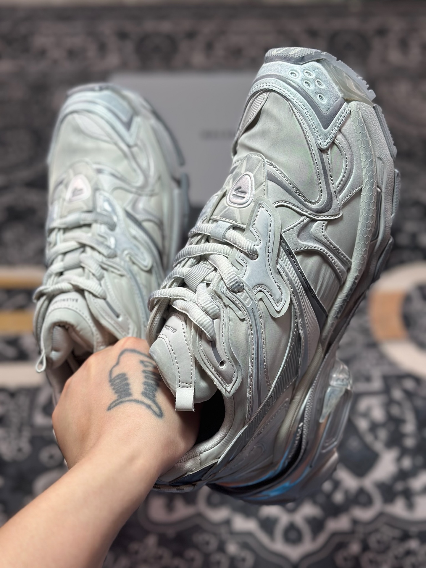 巴黎世家BALENCIAGA Runner Sneaker 3.0慢跑系列低帮复古慢跑鞋“解构拼色深灰银做旧3.0”779066 WRNNY 1180-High Quatity Cheap Brand wholesale wholesaler seller Clothes Bags handbags Sneakers Top Fashion Clothing Shoes from China Factory Chinese suppliers best Quality Beautiful Price 巴黎世家BALENCIAGA Runner Sneaker 3.0慢跑系列低帮复古慢跑鞋“解构拼色深灰银做旧3.0”779066 WRNNY 1180