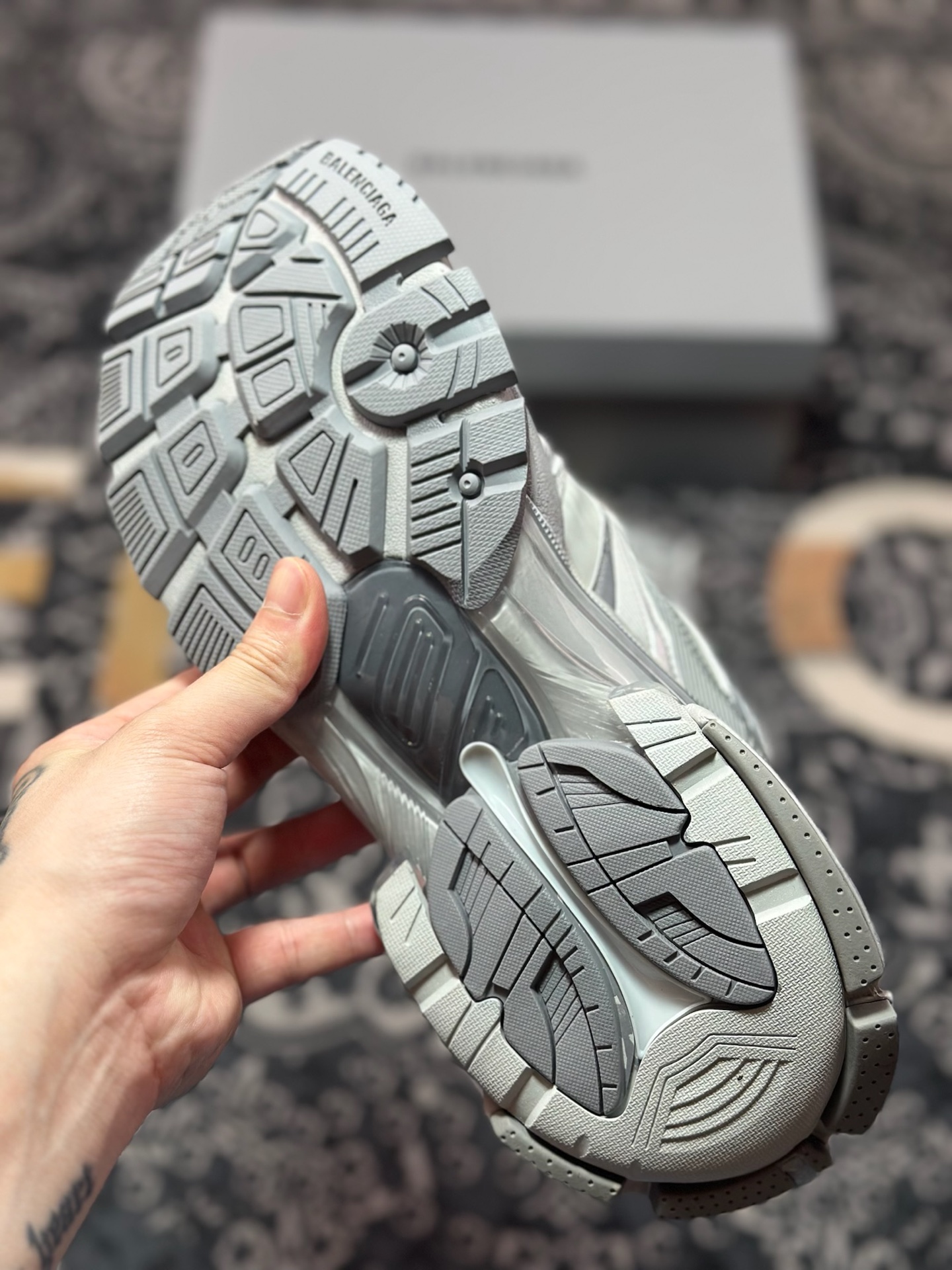 巴黎世家BALENCIAGA Runner Sneaker 3.0慢跑系列低帮复古慢跑鞋“解构拼色深灰银做旧3.0”779066 WRNNY 1180-High Quatity Cheap Brand wholesale wholesaler seller Clothes Bags handbags Sneakers Top Fashion Clothing Shoes from China Factory Chinese suppliers best Quality Beautiful Price 巴黎世家BALENCIAGA Runner Sneaker 3.0慢跑系列低帮复古慢跑鞋“解构拼色深灰银做旧3.0”779066 WRNNY 1180