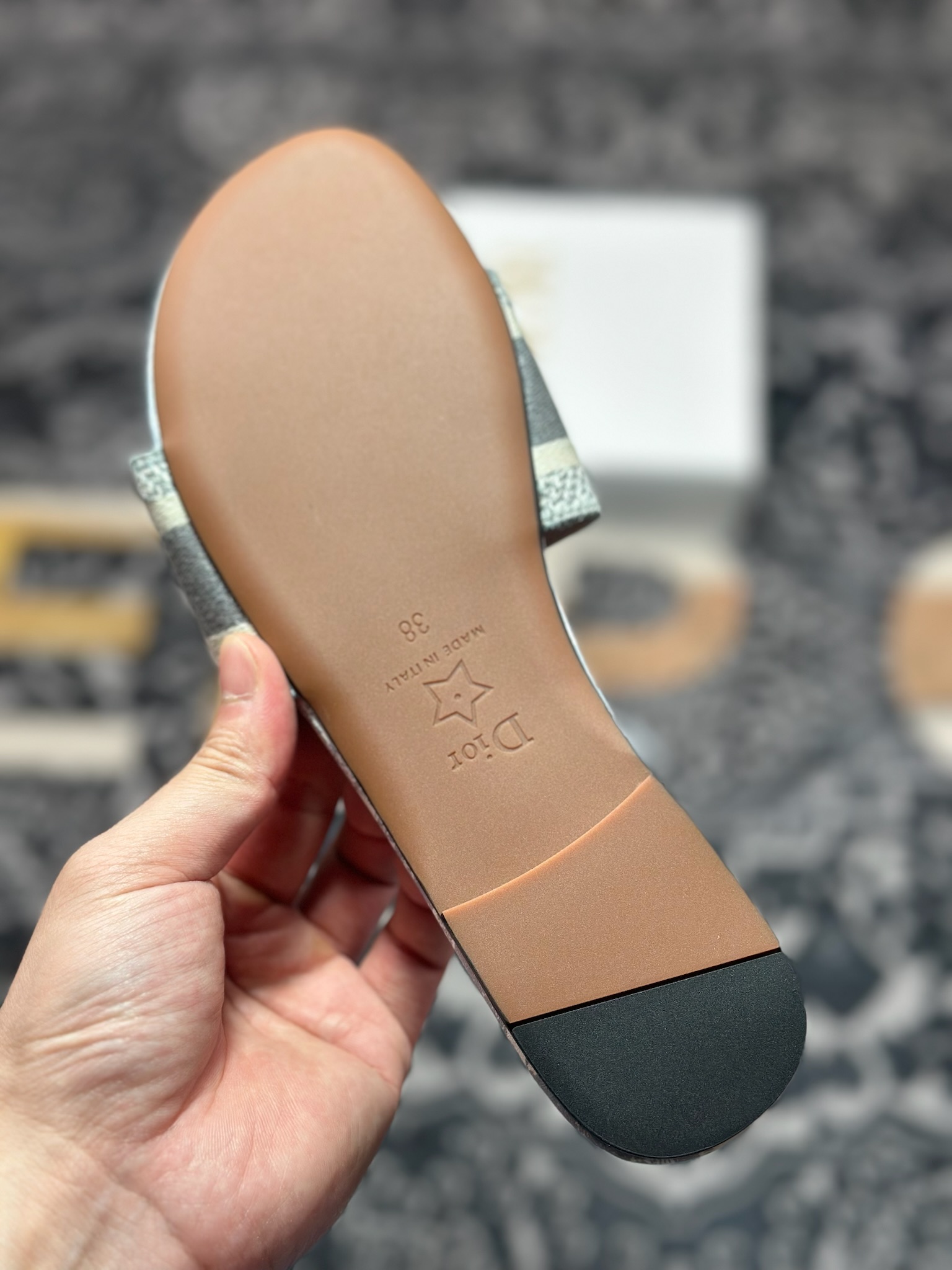 Dior迪奥 Dway Slide系列女士平底复古字母刺绣拼色平底露趾凉拖鞋-莆田鞋,莆田鞋货源,高仿鞋,高仿鞋货源,安福档口,莆田高仿鞋,莆田鞋批发,高仿鞋批发,莆田高仿运动鞋,高仿运动鞋,莆田运动鞋 Dior迪奥 Dway Slide系列女士平底复古字母刺绣拼色平底露趾凉拖鞋