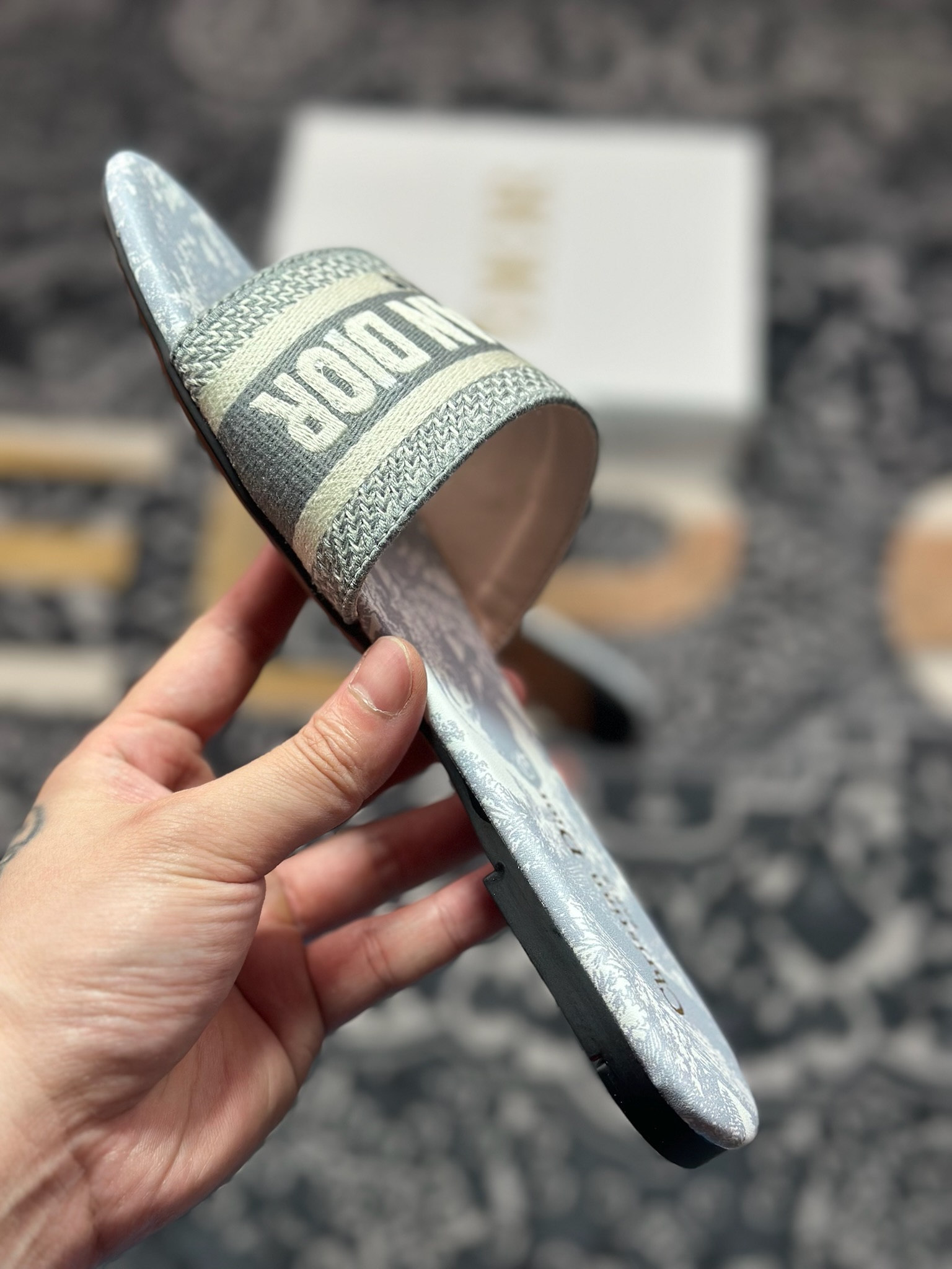 Dior迪奥 Dway Slide系列女士平底复古字母刺绣拼色平底露趾凉拖鞋-莆田鞋,莆田鞋货源,高仿鞋,高仿鞋货源,安福档口,莆田高仿鞋,莆田鞋批发,高仿鞋批发,莆田高仿运动鞋,高仿运动鞋,莆田运动鞋 Dior迪奥 Dway Slide系列女士平底复古字母刺绣拼色平底露趾凉拖鞋