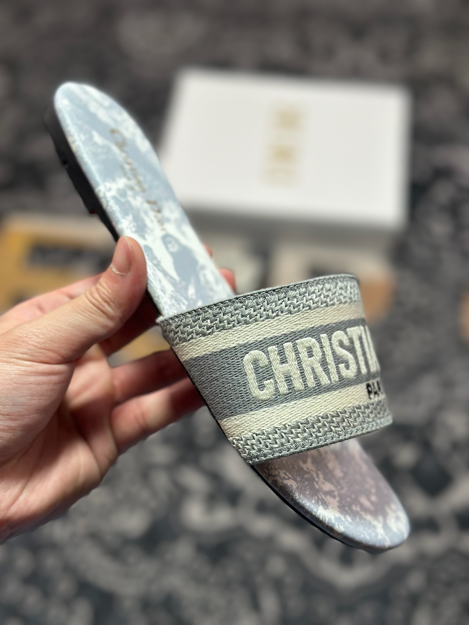 Dior迪奥 Dway Slide系列女士平底复古字母刺绣拼色平底露趾凉拖鞋-莆田鞋,莆田鞋货源,高仿鞋,高仿鞋货源,安福档口,莆田高仿鞋,莆田鞋批发,高仿鞋批发,莆田高仿运动鞋,高仿运动鞋,莆田运动鞋 Dior迪奥 Dway Slide系列女士平底复古字母刺绣拼色平底露趾凉拖鞋