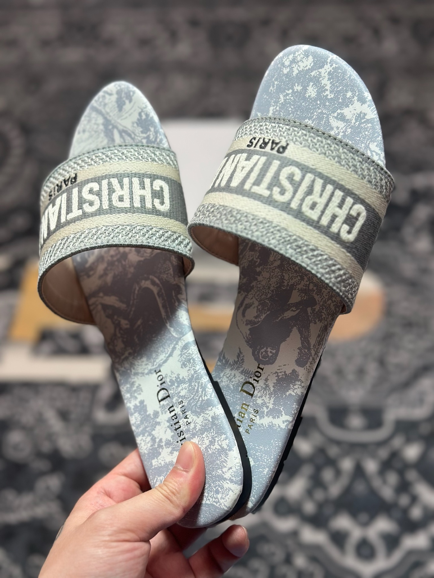 Dior迪奥 Dway Slide系列女士平底复古字母刺绣拼色平底露趾凉拖鞋-莆田鞋,莆田鞋货源,高仿鞋,高仿鞋货源,安福档口,莆田高仿鞋,莆田鞋批发,高仿鞋批发,莆田高仿运动鞋,高仿运动鞋,莆田运动鞋 Dior迪奥 Dway Slide系列女士平底复古字母刺绣拼色平底露趾凉拖鞋