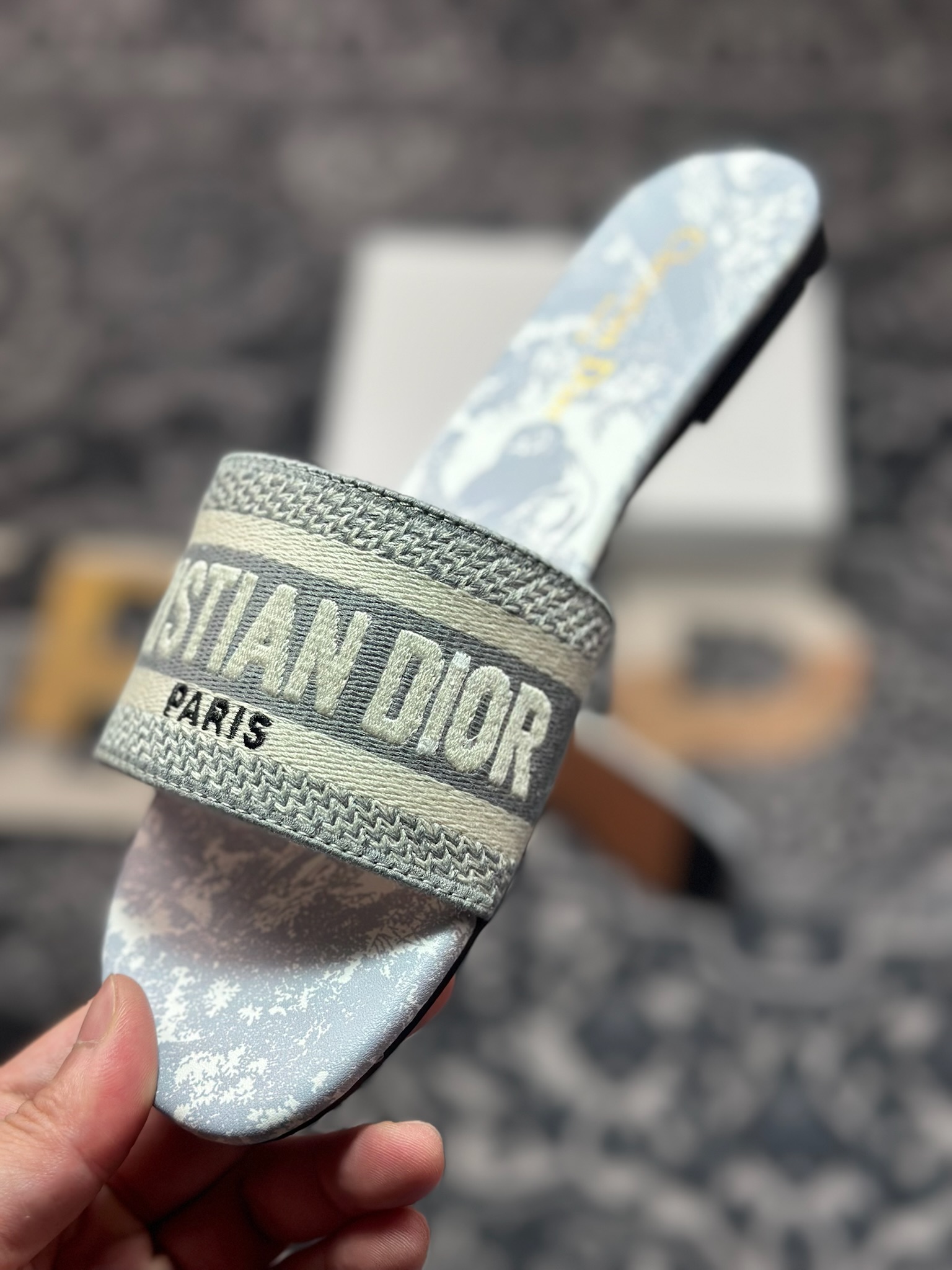 Dior迪奥 Dway Slide系列女士平底复古字母刺绣拼色平底露趾凉拖鞋-莆田鞋,莆田鞋货源,高仿鞋,高仿鞋货源,安福档口,莆田高仿鞋,莆田鞋批发,高仿鞋批发,莆田高仿运动鞋,高仿运动鞋,莆田运动鞋 Dior迪奥 Dway Slide系列女士平底复古字母刺绣拼色平底露趾凉拖鞋