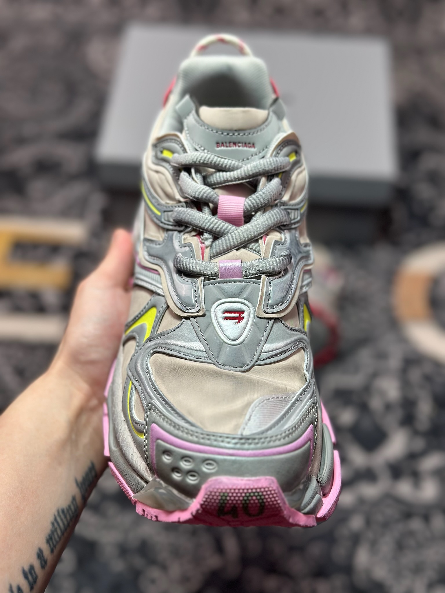 巴黎世家BALENCIAGA Runner Sneaker 3.0慢跑系列低帮复古野跑潮流姥爹慢跑鞋“解构拼色深灰粉黄做旧3.0” 779066 WRNNY 9175-莆田鞋,莆田鞋货源,高仿鞋,高仿鞋货源,安福档口,莆田高仿鞋,莆田鞋批发,高仿鞋批发,莆田高仿运动鞋,高仿运动鞋,莆田运动鞋 巴黎世家BALENCIAGA Runner Sneaker 3.0慢跑系列低帮复古野跑潮流姥爹慢跑鞋“解构拼色深灰粉黄做旧3.0” 779066 WRNNY 9175