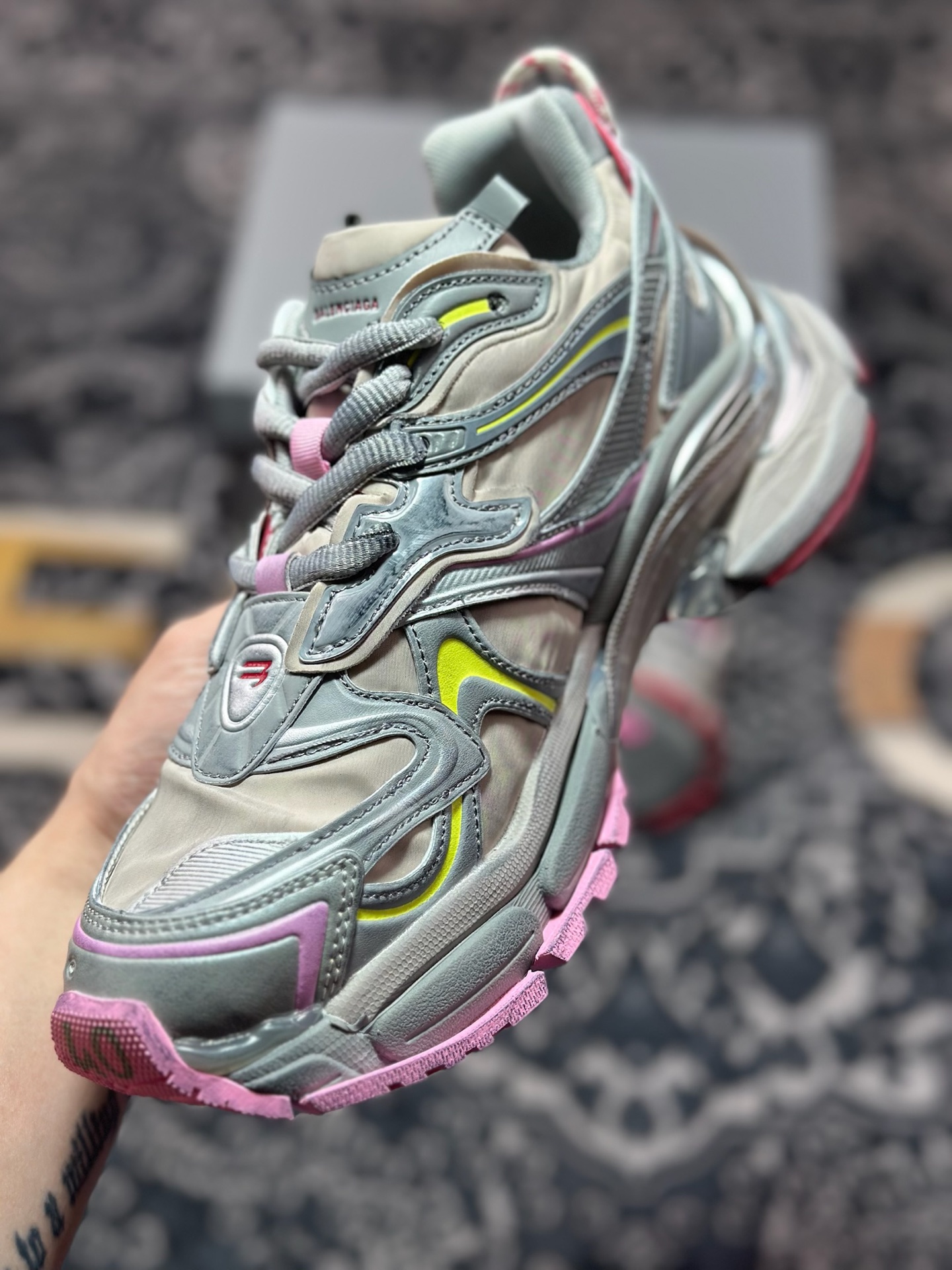 巴黎世家BALENCIAGA Runner Sneaker 3.0慢跑系列低帮复古野跑潮流姥爹慢跑鞋“解构拼色深灰粉黄做旧3.0” 779066 WRNNY 9175-莆田鞋,莆田鞋货源,高仿鞋,高仿鞋货源,安福档口,莆田高仿鞋,莆田鞋批发,高仿鞋批发,莆田高仿运动鞋,高仿运动鞋,莆田运动鞋 巴黎世家BALENCIAGA Runner Sneaker 3.0慢跑系列低帮复古野跑潮流姥爹慢跑鞋“解构拼色深灰粉黄做旧3.0” 779066 WRNNY 9175