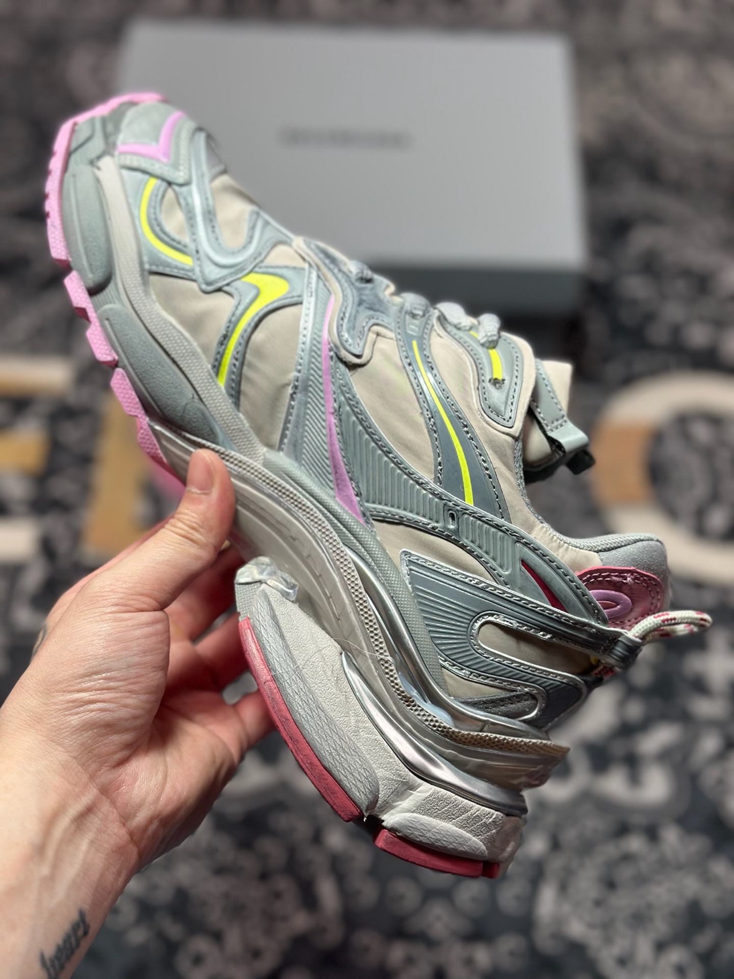 巴黎世家BALENCIAGA Runner Sneaker 3.0慢跑系列低帮复古野跑潮流姥爹慢跑鞋“解构拼色深灰粉黄做旧3.0” 779066 WRNNY 9175-莆田鞋,莆田鞋货源,高仿鞋,高仿鞋货源,安福档口,莆田高仿鞋,莆田鞋批发,高仿鞋批发,莆田高仿运动鞋,高仿运动鞋,莆田运动鞋 巴黎世家BALENCIAGA Runner Sneaker 3.0慢跑系列低帮复古野跑潮流姥爹慢跑鞋“解构拼色深灰粉黄做旧3.0” 779066 WRNNY 9175