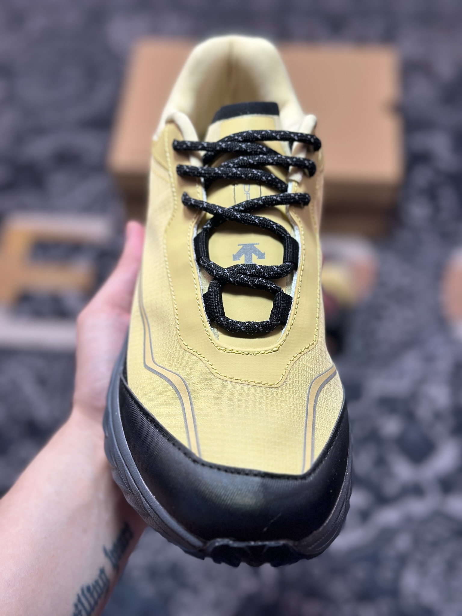 原装级别 DESCENTE迪桑特 TERRAIND轻盈缓震透气鞋面 SQ123LCR34-莆田鞋,莆田鞋货源,高仿鞋,高仿鞋货源,安福档口,莆田高仿鞋,莆田鞋批发,高仿鞋批发,莆田高仿运动鞋,高仿运动鞋,莆田运动鞋 原装级别 DESCENTE迪桑特 TERRAIND轻盈缓震透气鞋面 SQ123LCR34