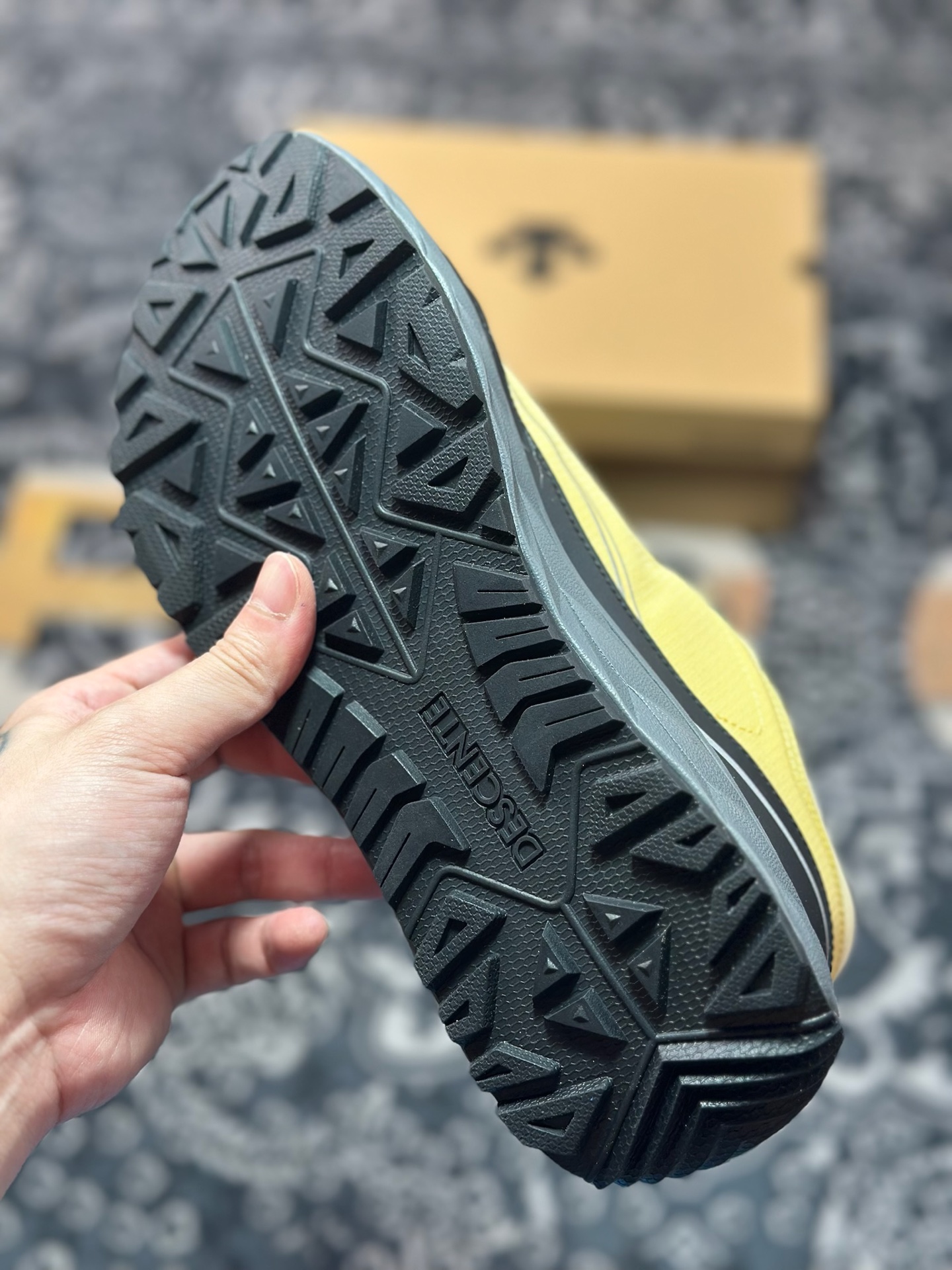 原装级别 DESCENTE迪桑特 TERRAIND轻盈缓震透气鞋面 SQ123LCR34-莆田鞋,莆田鞋货源,高仿鞋,高仿鞋货源,安福档口,莆田高仿鞋,莆田鞋批发,高仿鞋批发,莆田高仿运动鞋,高仿运动鞋,莆田运动鞋 原装级别 DESCENTE迪桑特 TERRAIND轻盈缓震透气鞋面 SQ123LCR34