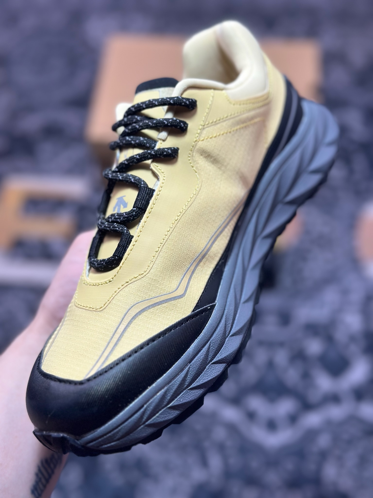 原装级别 DESCENTE迪桑特 TERRAIND轻盈缓震透气鞋面 SQ123LCR34-莆田鞋,莆田鞋货源,高仿鞋,高仿鞋货源,安福档口,莆田高仿鞋,莆田鞋批发,高仿鞋批发,莆田高仿运动鞋,高仿运动鞋,莆田运动鞋 原装级别 DESCENTE迪桑特 TERRAIND轻盈缓震透气鞋面 SQ123LCR34