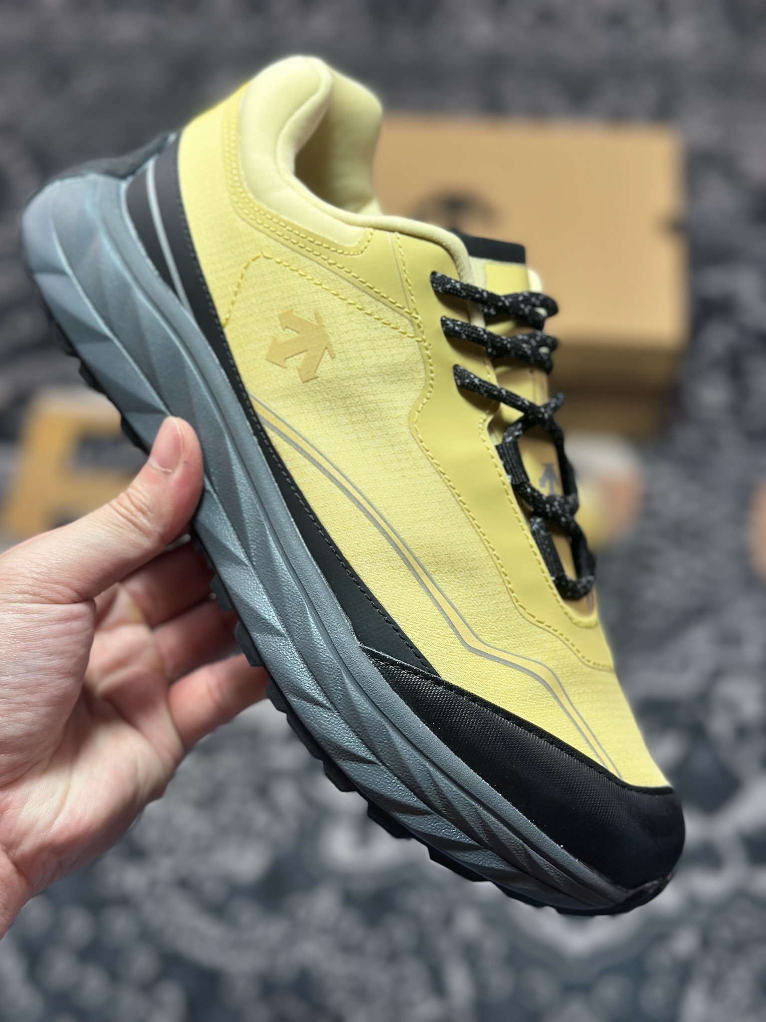 原装级别 DESCENTE迪桑特 TERRAIND轻盈缓震透气鞋面 SQ123LCR34-莆田鞋,莆田鞋货源,高仿鞋,高仿鞋货源,安福档口,莆田高仿鞋,莆田鞋批发,高仿鞋批发,莆田高仿运动鞋,高仿运动鞋,莆田运动鞋 原装级别 DESCENTE迪桑特 TERRAIND轻盈缓震透气鞋面 SQ123LCR34