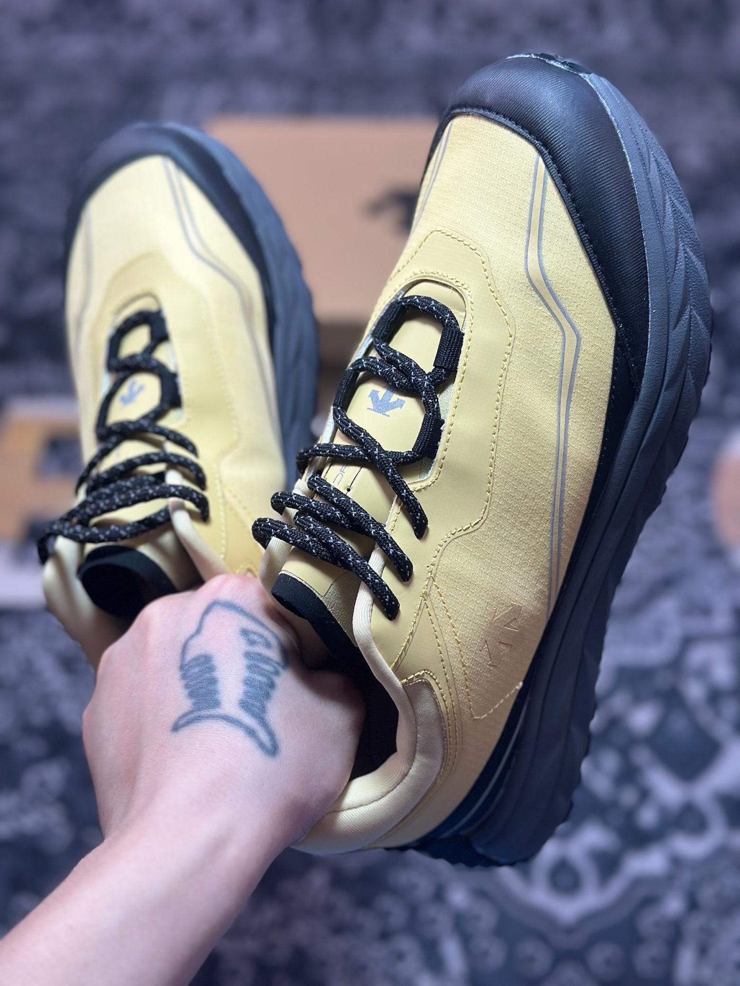 原装级别 DESCENTE迪桑特 TERRAIND轻盈缓震透气鞋面 SQ123LCR34-莆田鞋,莆田鞋货源,高仿鞋,高仿鞋货源,安福档口,莆田高仿鞋,莆田鞋批发,高仿鞋批发,莆田高仿运动鞋,高仿运动鞋,莆田运动鞋 原装级别 DESCENTE迪桑特 TERRAIND轻盈缓震透气鞋面 SQ123LCR34