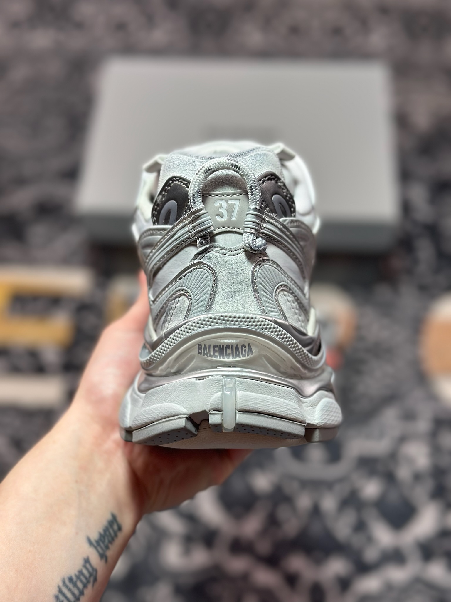 D2480 巴黎世家BALENCIAGA Runner Sneaker 3.0慢跑系列低帮运动慢跑鞋“解构拼色深灰银做旧3.0”779066 WRNNY 1180-Chinese UA Cheap High Quatity Brand Clothes Bags handbags Sneakers wholesale wholesaler seller from China Factory suppliers Fashion Clothing Shoes best Quality Beautiful Price D2480 巴黎世家BALENCIAGA Runner Sneaker 3.0慢跑系列低帮运动慢跑鞋“解构拼色深灰银做旧3.0”779066 WRNNY 1180