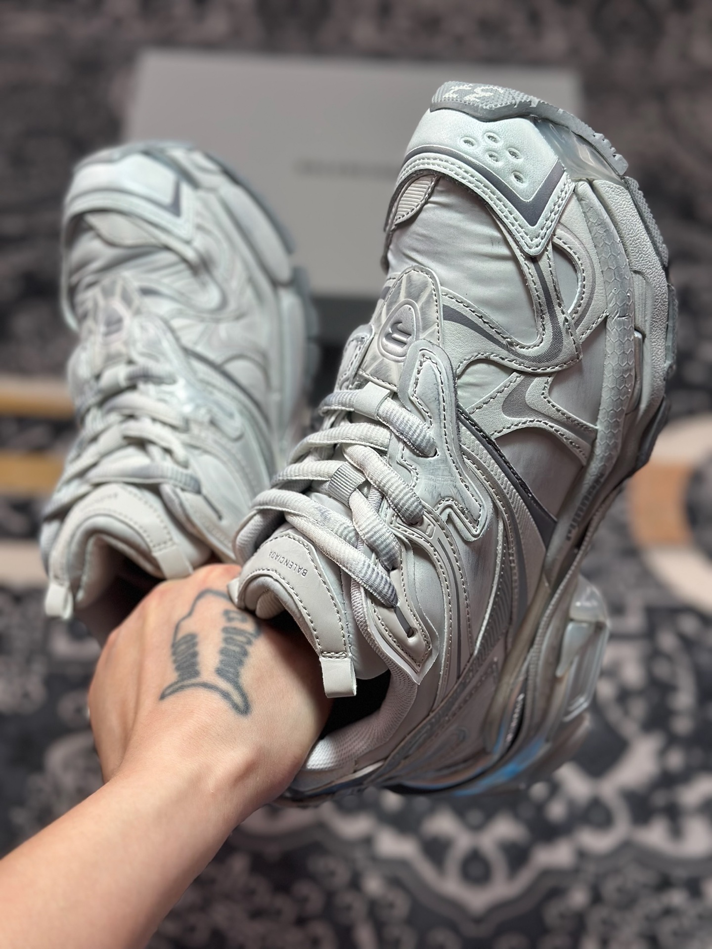 D2480 巴黎世家BALENCIAGA Runner Sneaker 3.0慢跑系列低帮运动慢跑鞋“解构拼色深灰银做旧3.0”779066 WRNNY 1180-Chinese UA Cheap High Quatity Brand Clothes Bags handbags Sneakers wholesale wholesaler seller from China Factory suppliers Fashion Clothing Shoes best Quality Beautiful Price D2480 巴黎世家BALENCIAGA Runner Sneaker 3.0慢跑系列低帮运动慢跑鞋“解构拼色深灰银做旧3.0”779066 WRNNY 1180