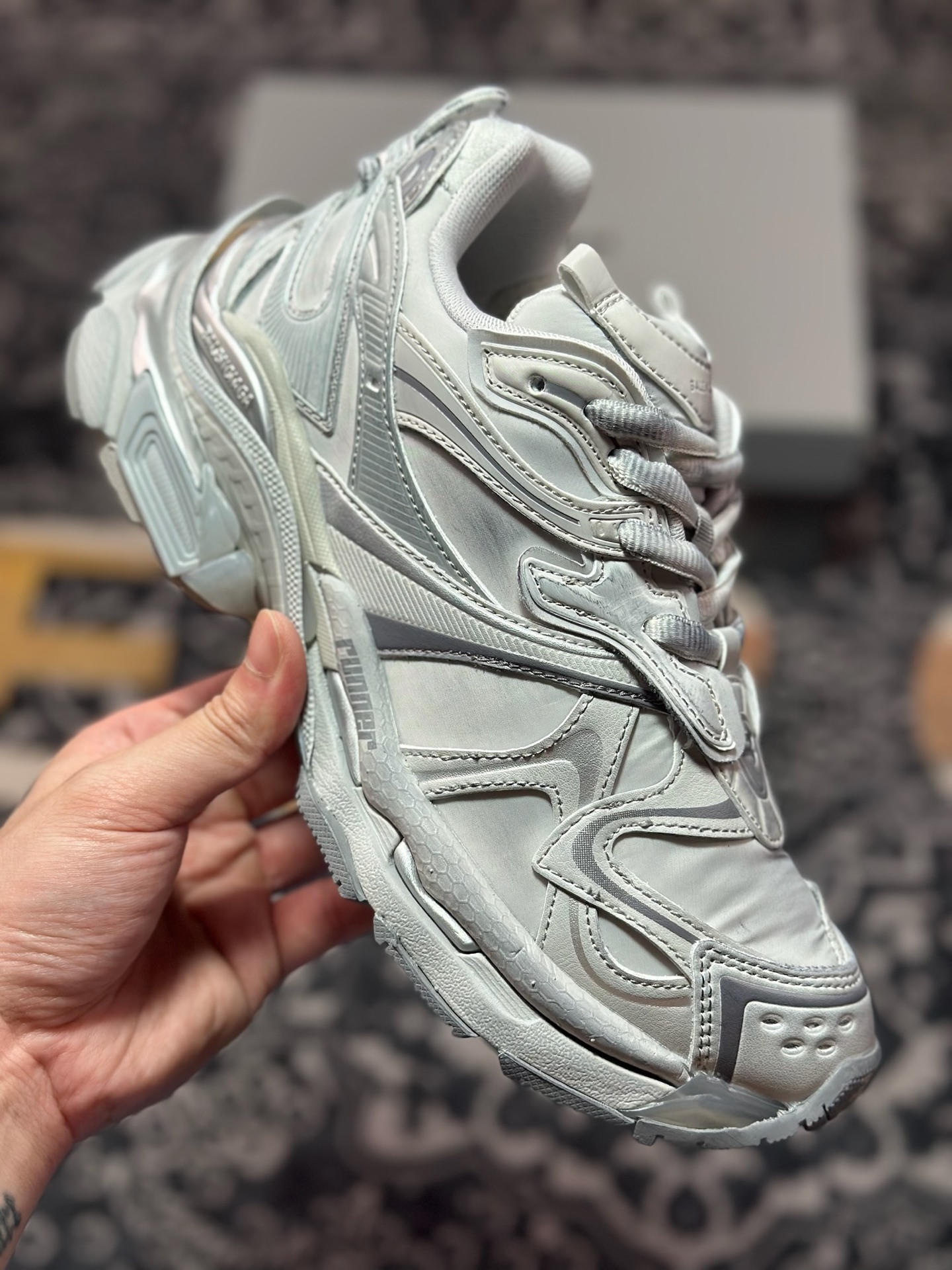 D2480 巴黎世家BALENCIAGA Runner Sneaker 3.0慢跑系列低帮运动慢跑鞋“解构拼色深灰银做旧3.0”779066 WRNNY 1180-Chinese UA Cheap High Quatity Brand Clothes Bags handbags Sneakers wholesale wholesaler seller from China Factory suppliers Fashion Clothing Shoes best Quality Beautiful Price D2480 巴黎世家BALENCIAGA Runner Sneaker 3.0慢跑系列低帮运动慢跑鞋“解构拼色深灰银做旧3.0”779066 WRNNY 1180