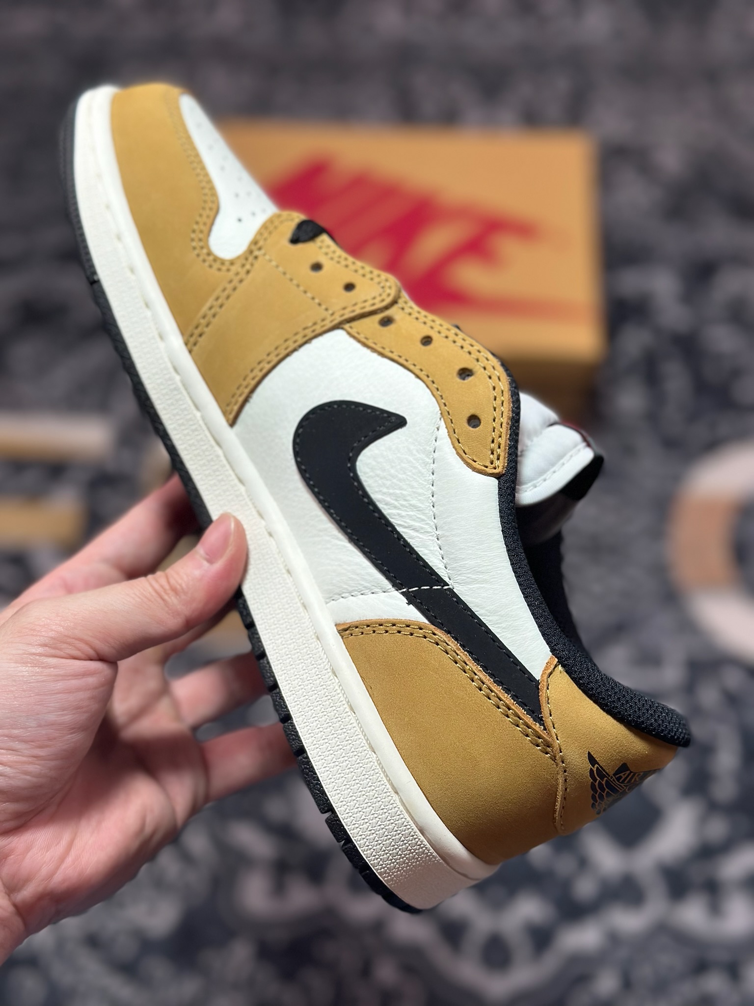 B5300 优选 原装级别 Air Jordan 1 Retro Low 新秀小麦 CZ0790-107-Chinese UA Cheap High Quatity Brand Clothes Bags handbags Sneakers wholesale wholesaler seller from China Factory suppliers Fashion Clothing Shoes best Quality Beautiful Price B5300 优选 原装级别 Air Jordan 1 Retro Low 新秀小麦 CZ0790-107