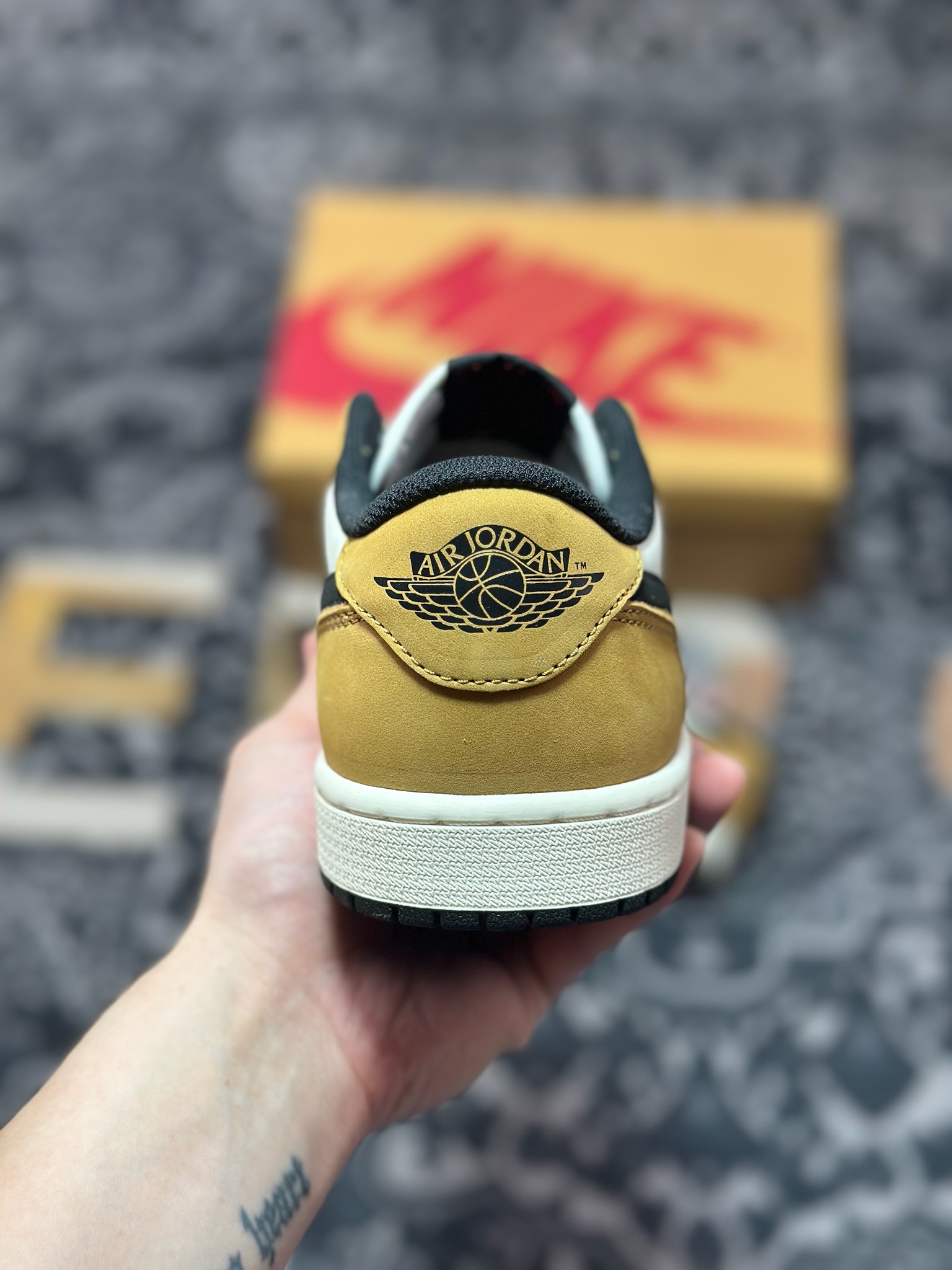 B5300 优选 原装级别 Air Jordan 1 Retro Low 新秀小麦 CZ0790-107-Chinese UA Cheap High Quatity Brand Clothes Bags handbags Sneakers wholesale wholesaler seller from China Factory suppliers Fashion Clothing Shoes best Quality Beautiful Price B5300 优选 原装级别 Air Jordan 1 Retro Low 新秀小麦 CZ0790-107