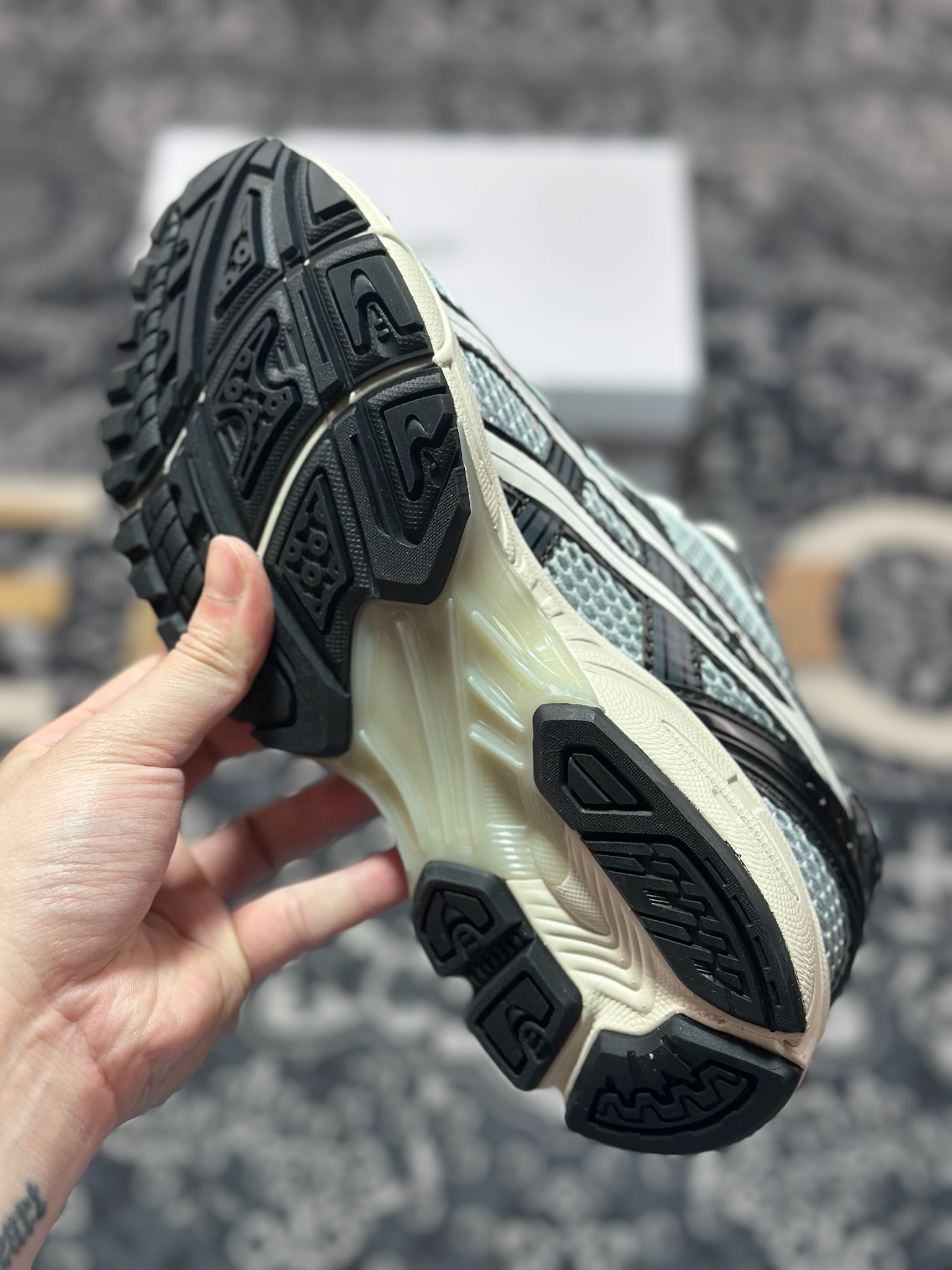 A9220 原装级别 Asics 亚瑟士 GEL-Kayano 14 低帮运动休闲跑步鞋 1201A935-001