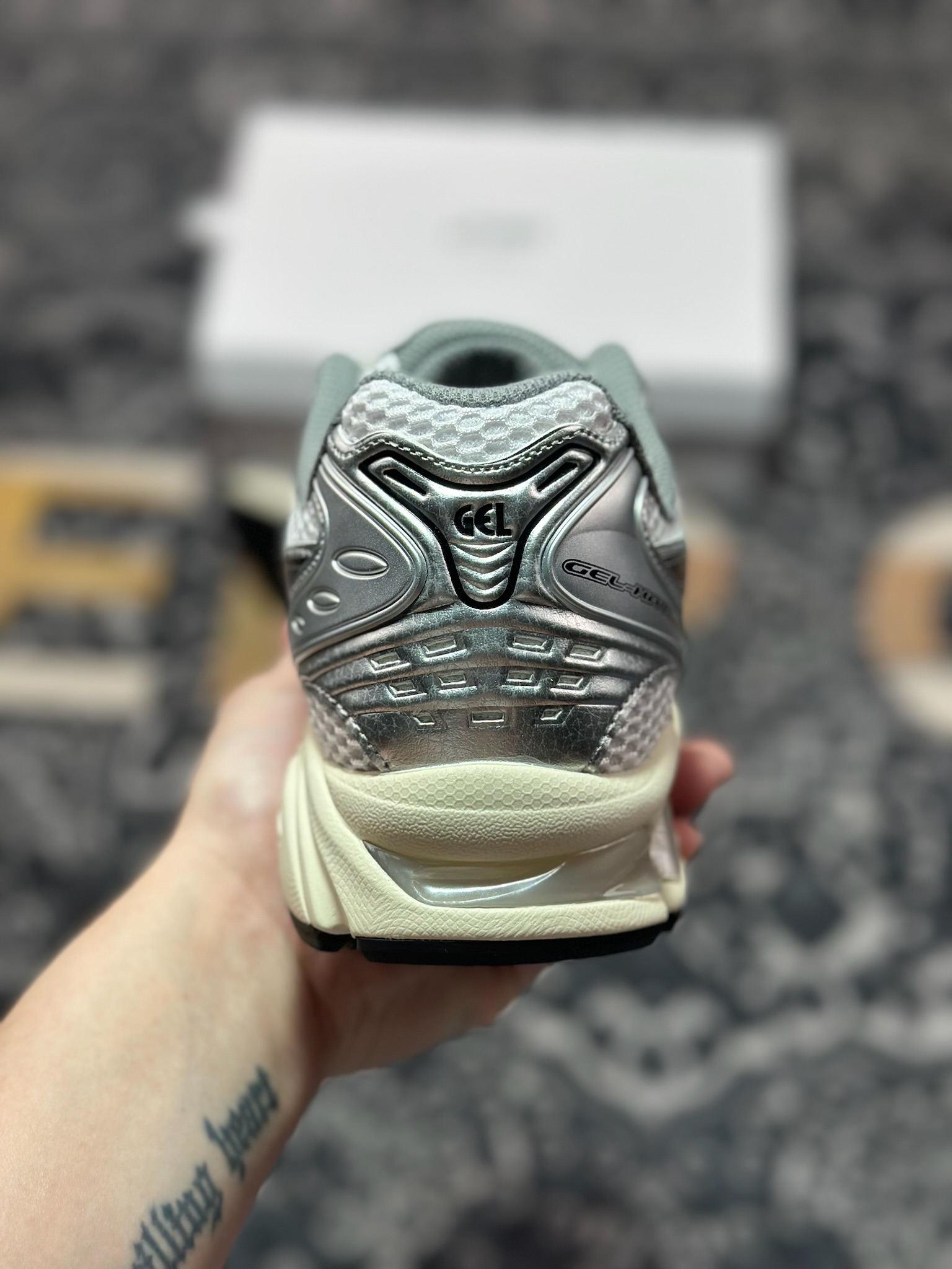 A9220 原装级别 Asics 亚瑟士 GEL-Kayano 14 低帮运动休闲跑步鞋 1201A457-101-Chinese UA Cheap High Quatity Brand Clothes Bags handbags Sneakers wholesale wholesaler seller from China Factory suppliers Fashion Clothing Shoes best Quality Beautiful Price A9220 原装级别 Asics 亚瑟士 GEL-Kayano 14 低帮运动休闲跑步鞋 1201A457-101