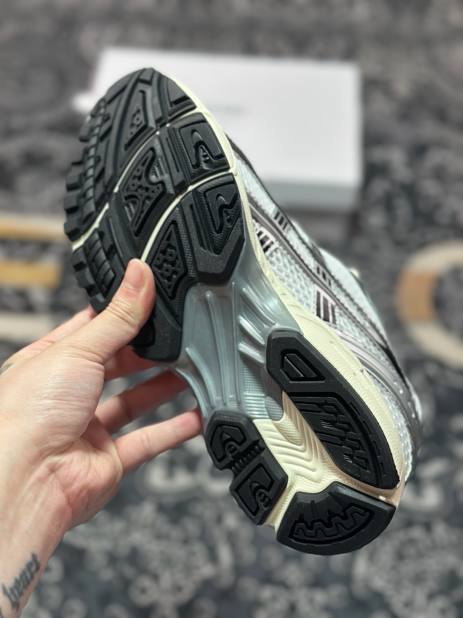 A9220 原装级别 Asics 亚瑟士 GEL-Kayano 14 低帮运动休闲跑步鞋 1201A457-101-Chinese UA Cheap High Quatity Brand Clothes Bags handbags Sneakers wholesale wholesaler seller from China Factory suppliers Fashion Clothing Shoes best Quality Beautiful Price A9220 原装级别 Asics 亚瑟士 GEL-Kayano 14 低帮运动休闲跑步鞋 1201A457-101