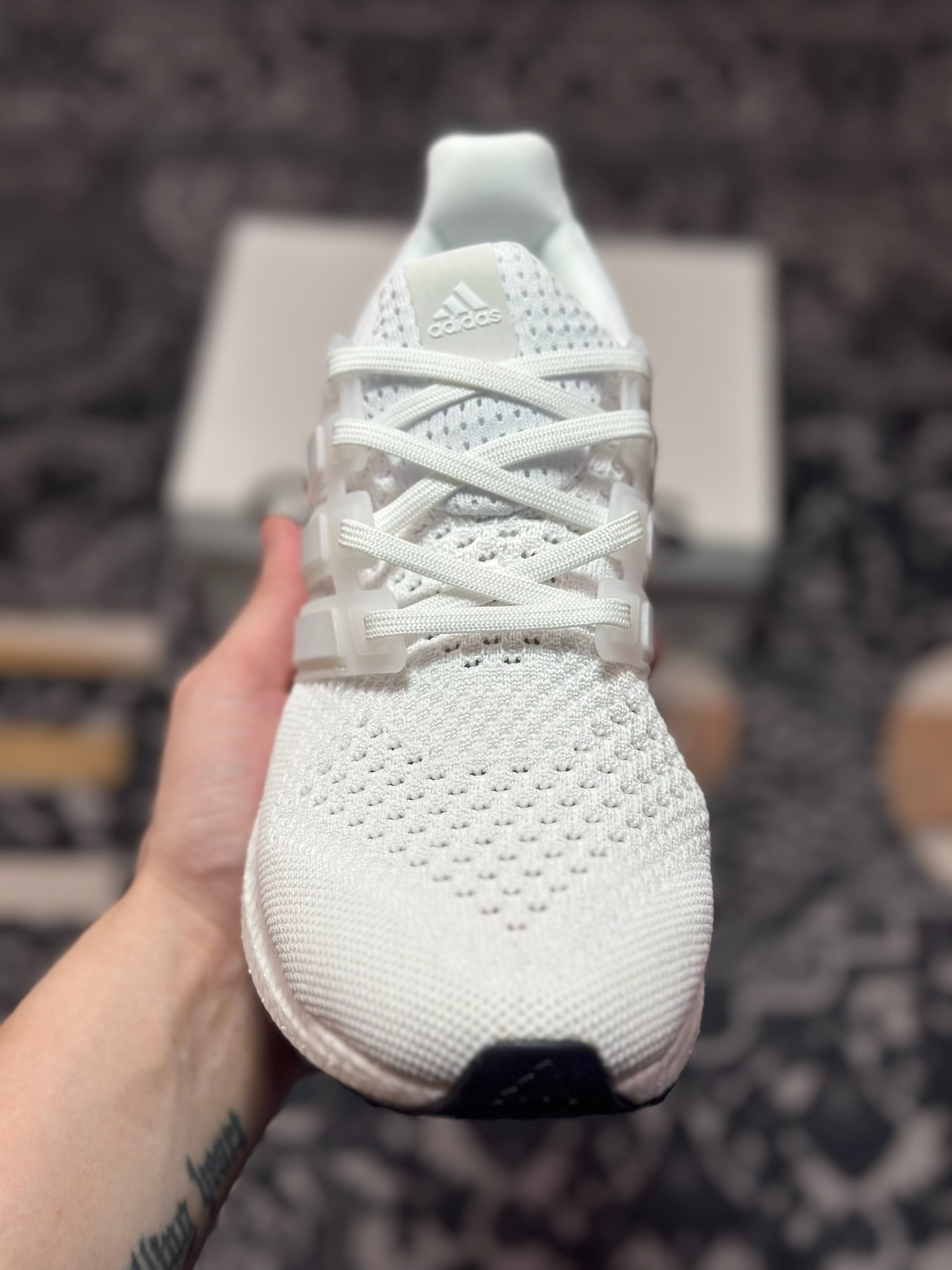 A6200 原装级别 adidas Ultraboost 1.0 厚底 抗扭转 舒适潮流减震 中帮 休闲训练长跑跑步鞋 男女款 黑白 HQ4202-Chinese UA Cheap High Quatity Brand Clothes Bags handbags Sneakers wholesale wholesaler seller from China Factory suppliers Fashion Clothing Shoes best Quality Beautiful Price A6200 原装级别 adidas Ultraboost 1.0 厚底 抗扭转 舒适潮流减震 中帮 休闲训练长跑跑步鞋 男女款 黑白 HQ4202