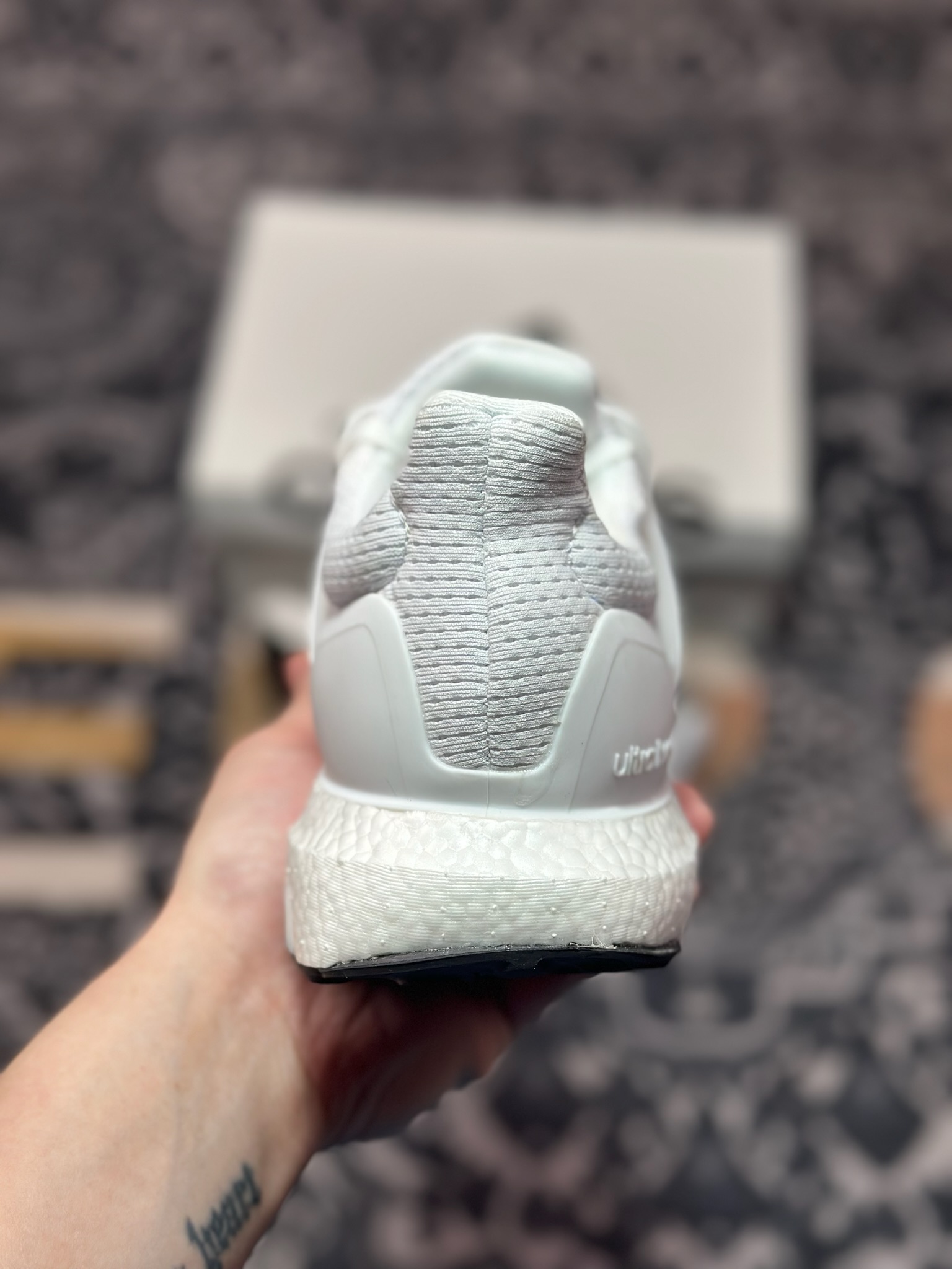 A6200 原装级别 adidas Ultraboost 1.0 厚底 抗扭转 舒适潮流减震 中帮 休闲训练长跑跑步鞋 男女款 黑白 HQ4202-Chinese UA Cheap High Quatity Brand Clothes Bags handbags Sneakers wholesale wholesaler seller from China Factory suppliers Fashion Clothing Shoes best Quality Beautiful Price A6200 原装级别 adidas Ultraboost 1.0 厚底 抗扭转 舒适潮流减震 中帮 休闲训练长跑跑步鞋 男女款 黑白 HQ4202