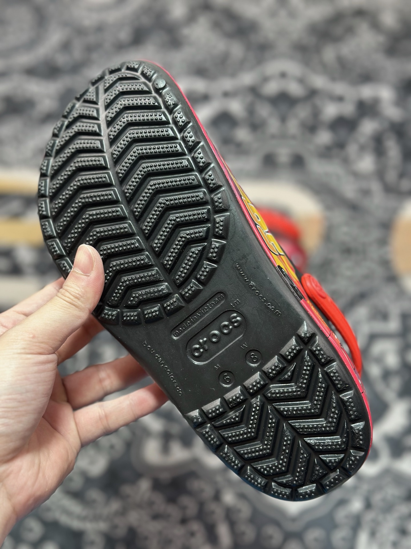 A1140 Crocs Classic Bayaband Clogs Sandals”Fun Lab Lightning McQueen”宽围条系列经典洞洞鞋凉拖鞋“联名黑红闪电麦昆”206472-001